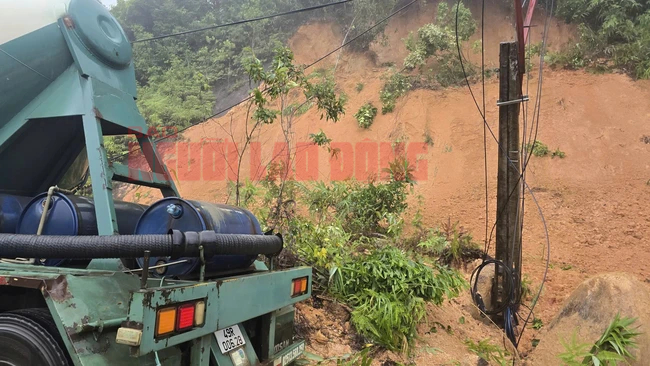 Cận cảnh hiện trường vụ sạt lở đèo Khánh Lê khiến 6 người chết, 16 người bị thương - Ảnh 2.