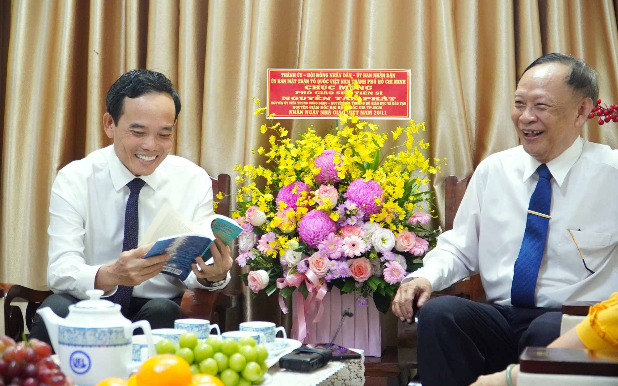 Ông Lê Quốc Phong thăm nhà giáo tiêu biểu ở TPHCM - Ảnh 2.