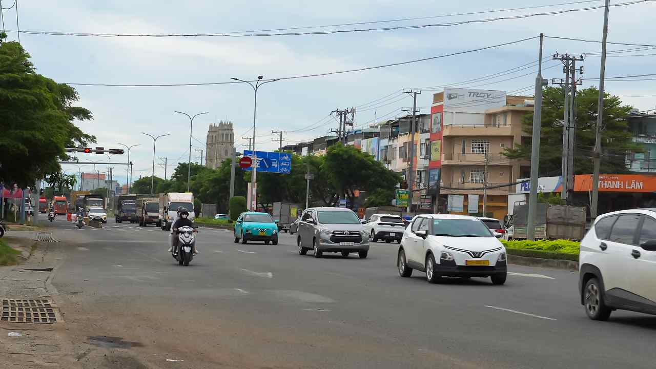 Tài xế nói gì trong ngày đầu TP HCM tổ chức lại giao thông trên Quốc lộ 51 - Ảnh 5.