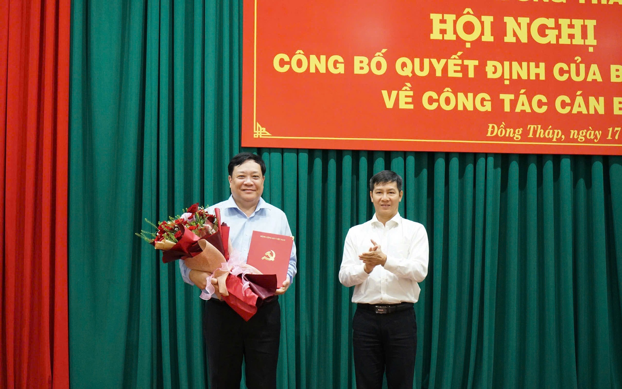 CLIP: Nhiều người thay phiên "canh" đàn cá hàng ngàn con ở Đồng Tháp - Ảnh 2.