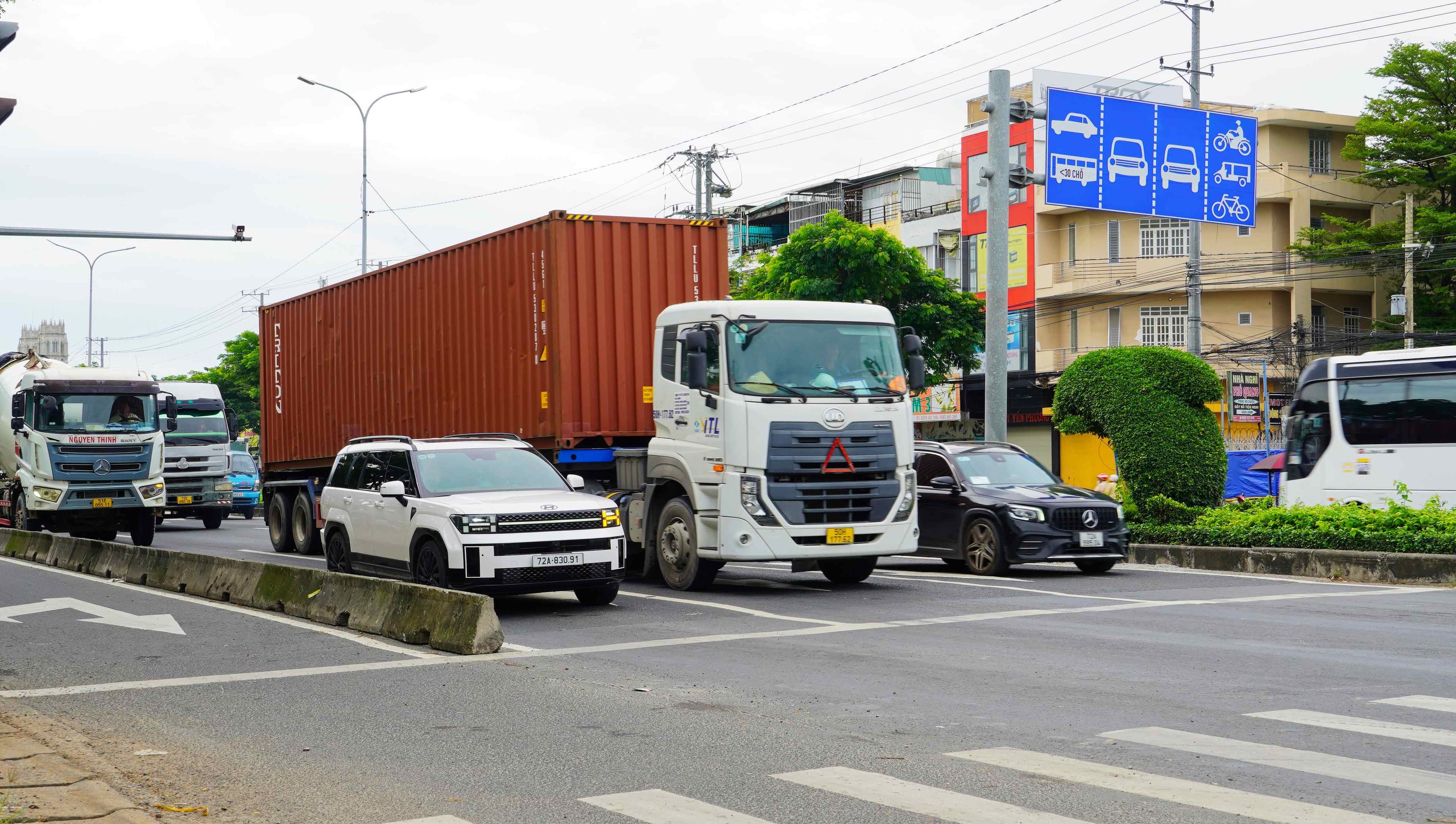 Tài xế nói gì trong ngày đầu TP HCM tổ chức lại giao thông trên Quốc lộ 51 - Ảnh 4.