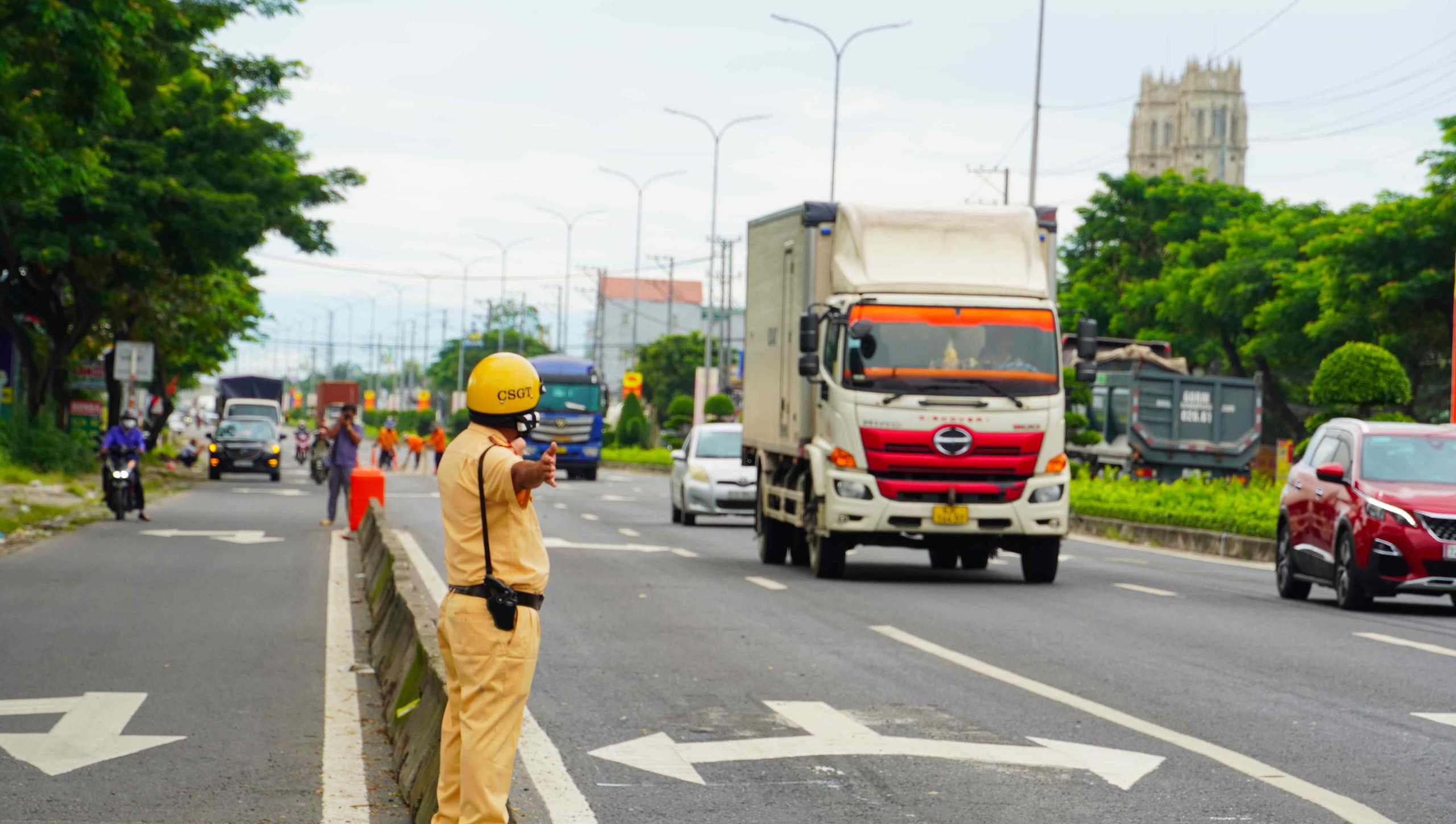 Tài xế nói gì trong ngày đầu TP HCM tổ chức lại giao thông trên Quốc lộ 51 - Ảnh 3.