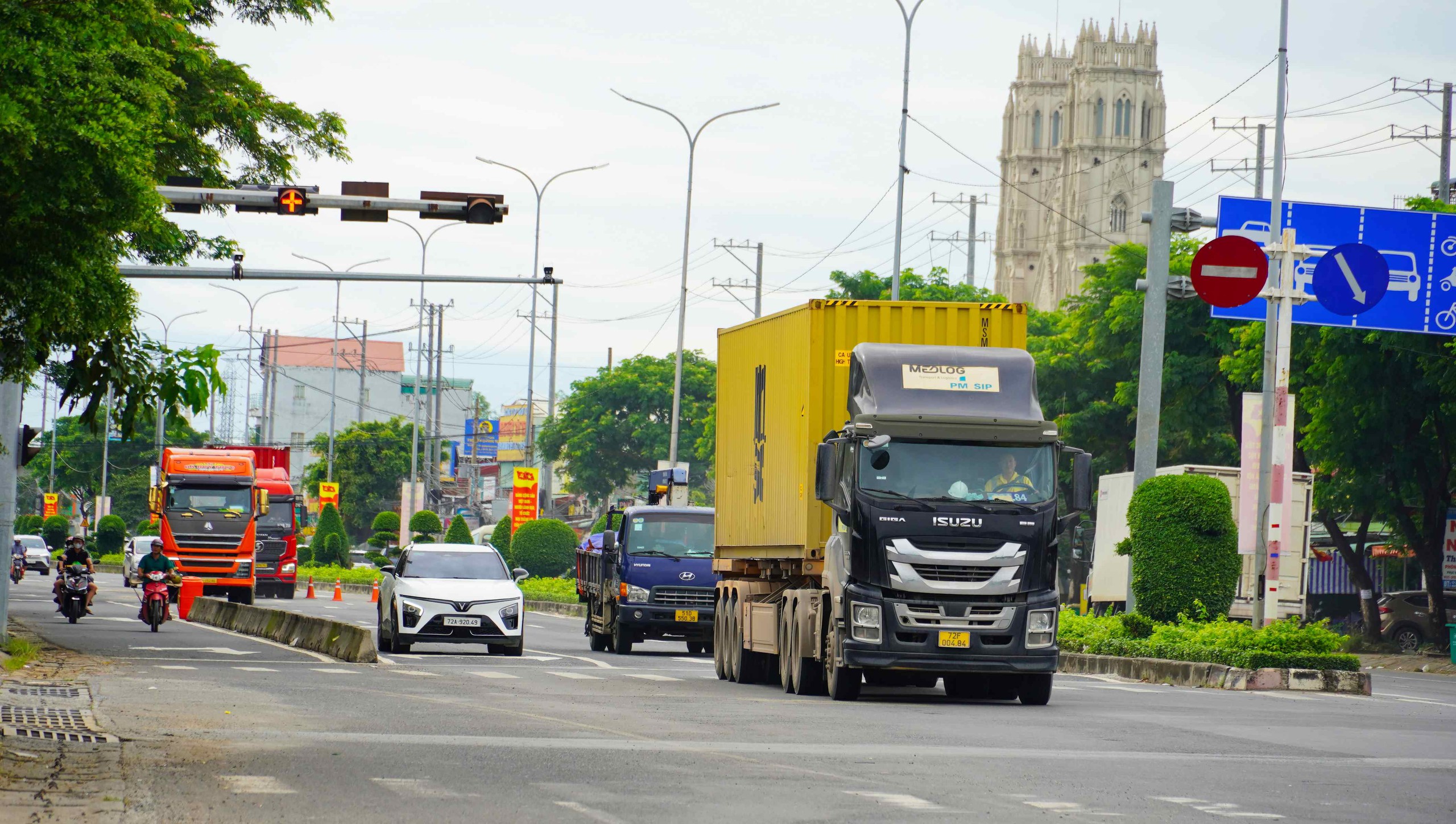 Tài xế nói gì trong ngày đầu TP HCM tổ chức lại giao thông trên Quốc lộ 51 - Ảnh 8.