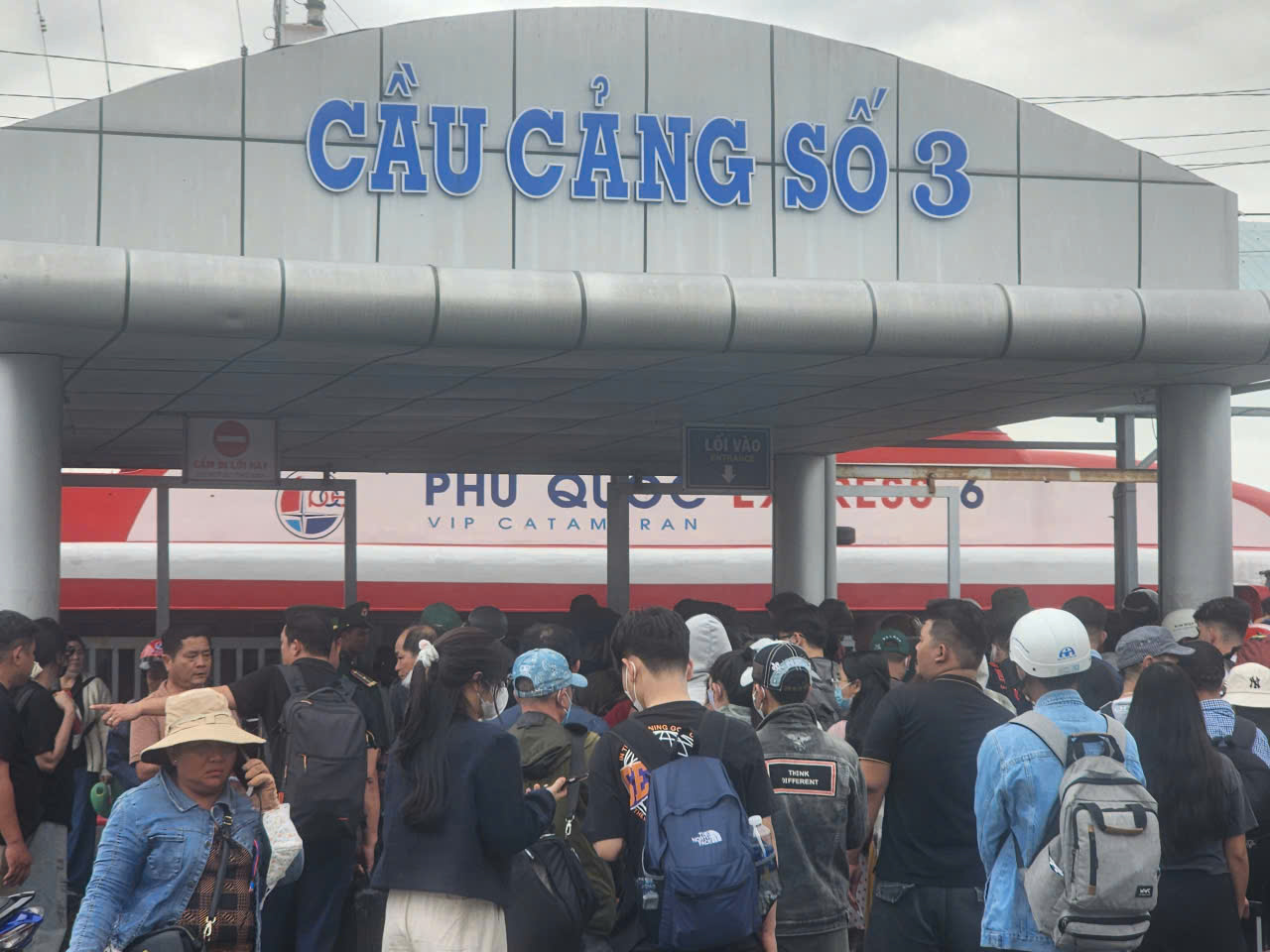 Các hãng tàu cao tốc đi Phú Quốc đua nhau giảm giá - Ảnh 1.