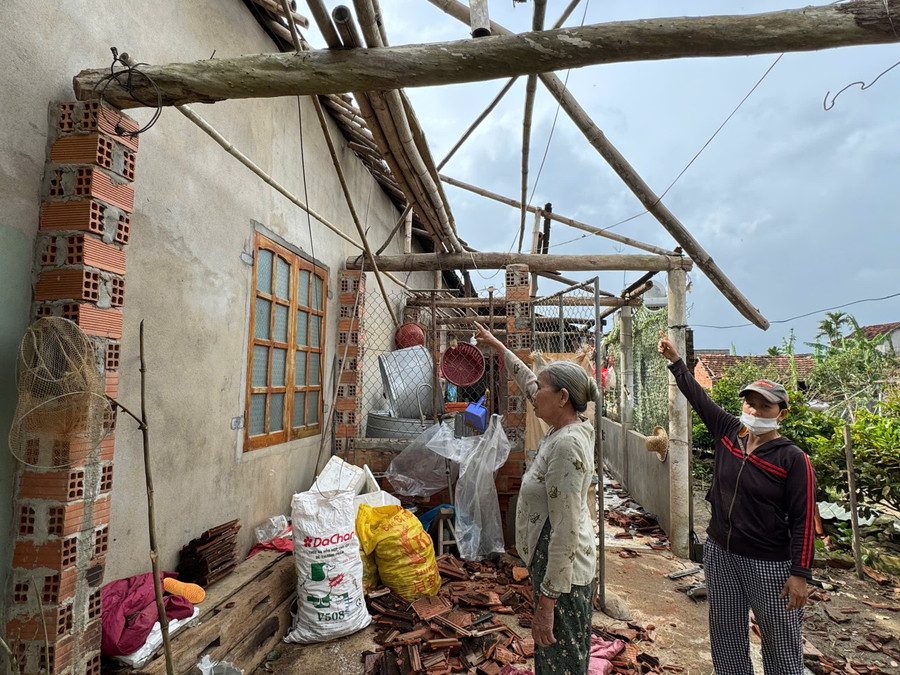 Vừa sửa nhà sau bão, 10 hộ dân ở Gia Lai lại bị tốc mái vì lốc xoáy - Ảnh 3. Vừa sửa nhà sau bão, 10 hộ dân ở Gia Lai lại bị tốc mái vì lốc xoáy - Ảnh 3.