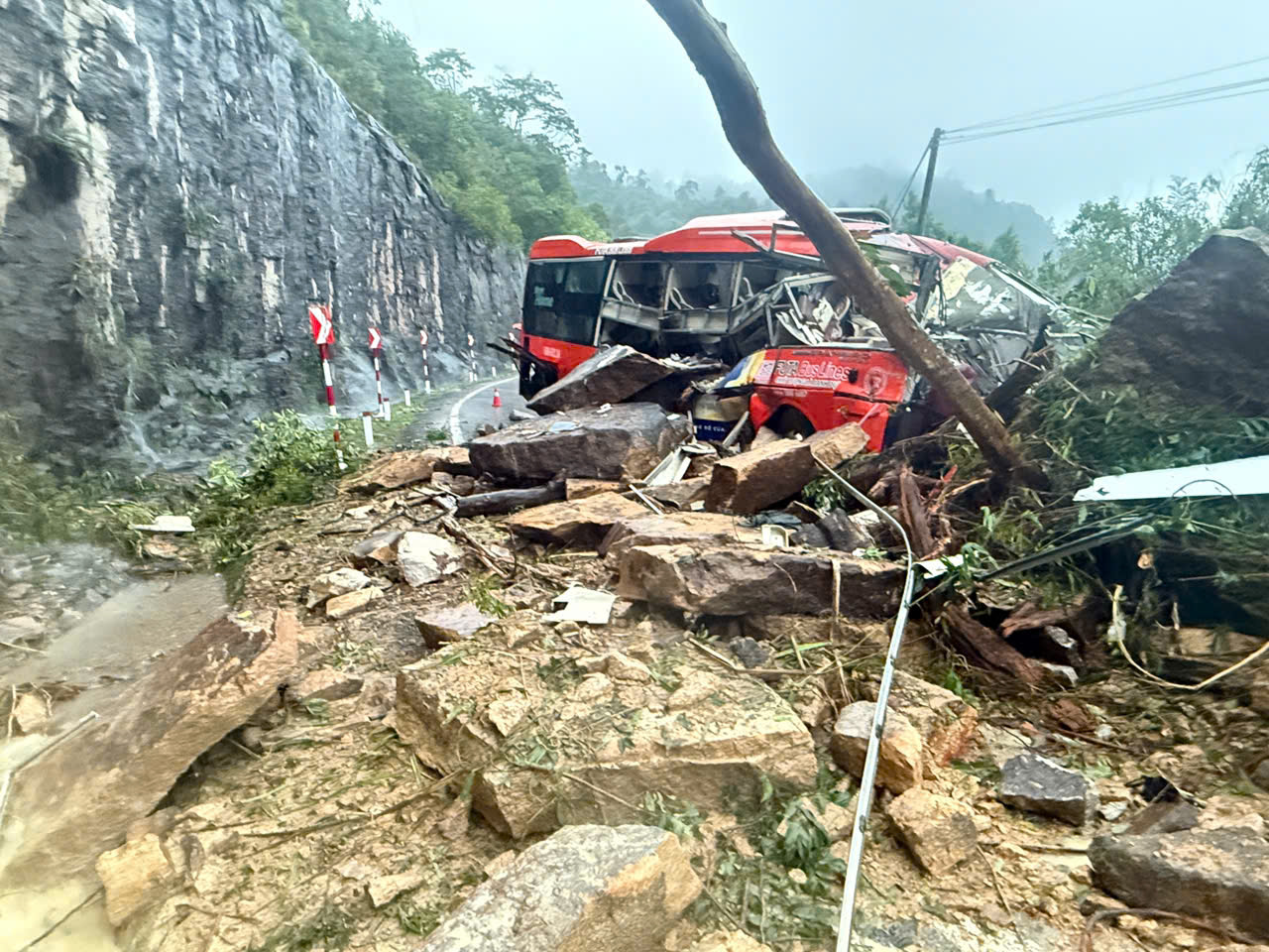 Những vụ "ám ảnh kinh hoàng" về sạt lở trên cung đèo Khánh Lê - Ảnh 1.