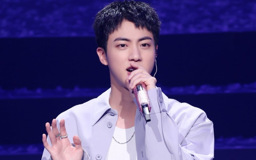 Bị truy tố vì cưỡng hôn thành viên nhóm nhạc BTS - Ảnh 1.