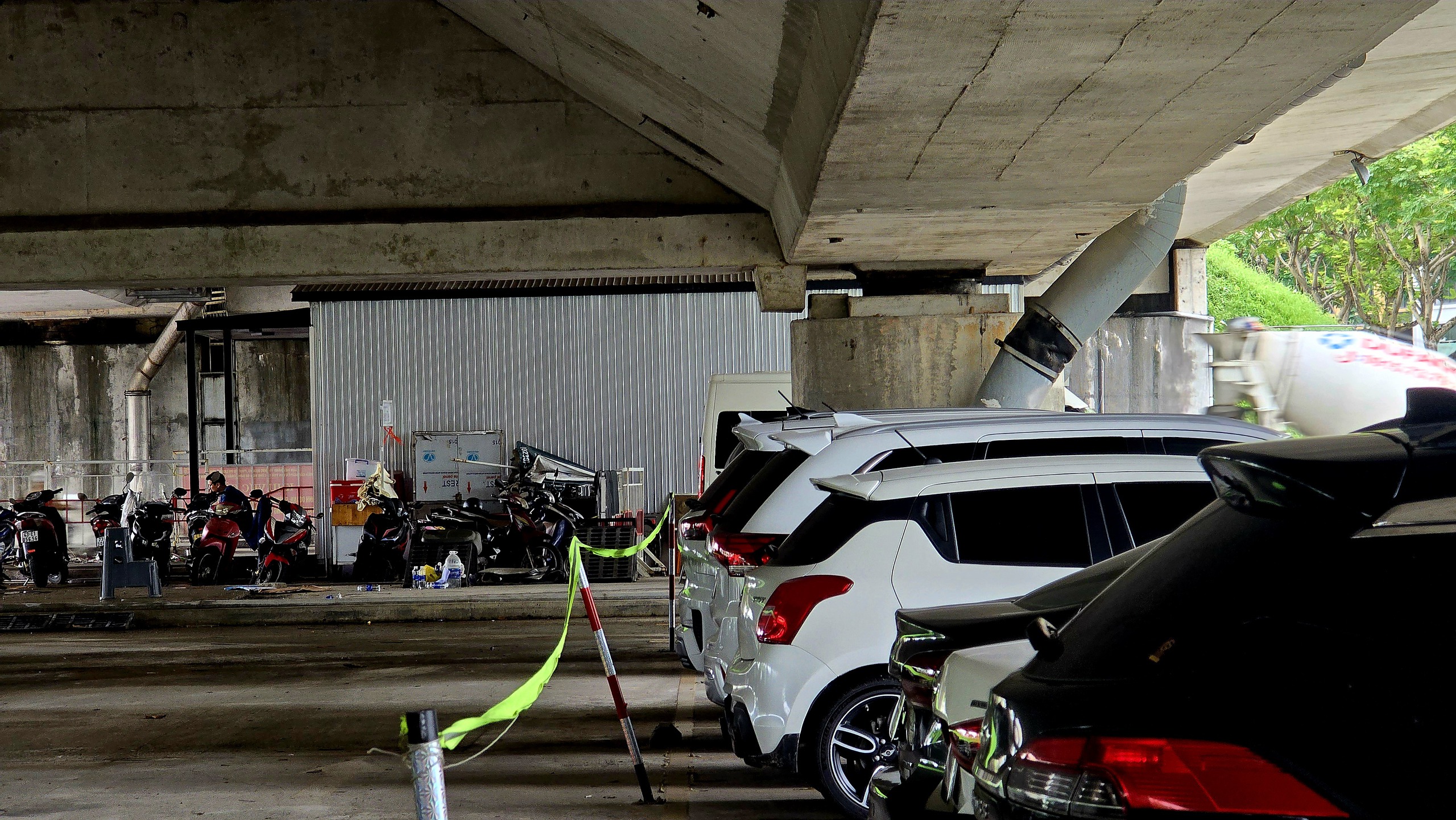 Điều gì đang diễn ra tại các gầm cầu Đà Nẵng? nguy cơ cháy nổ tiềm ẩn - Ảnh 5.