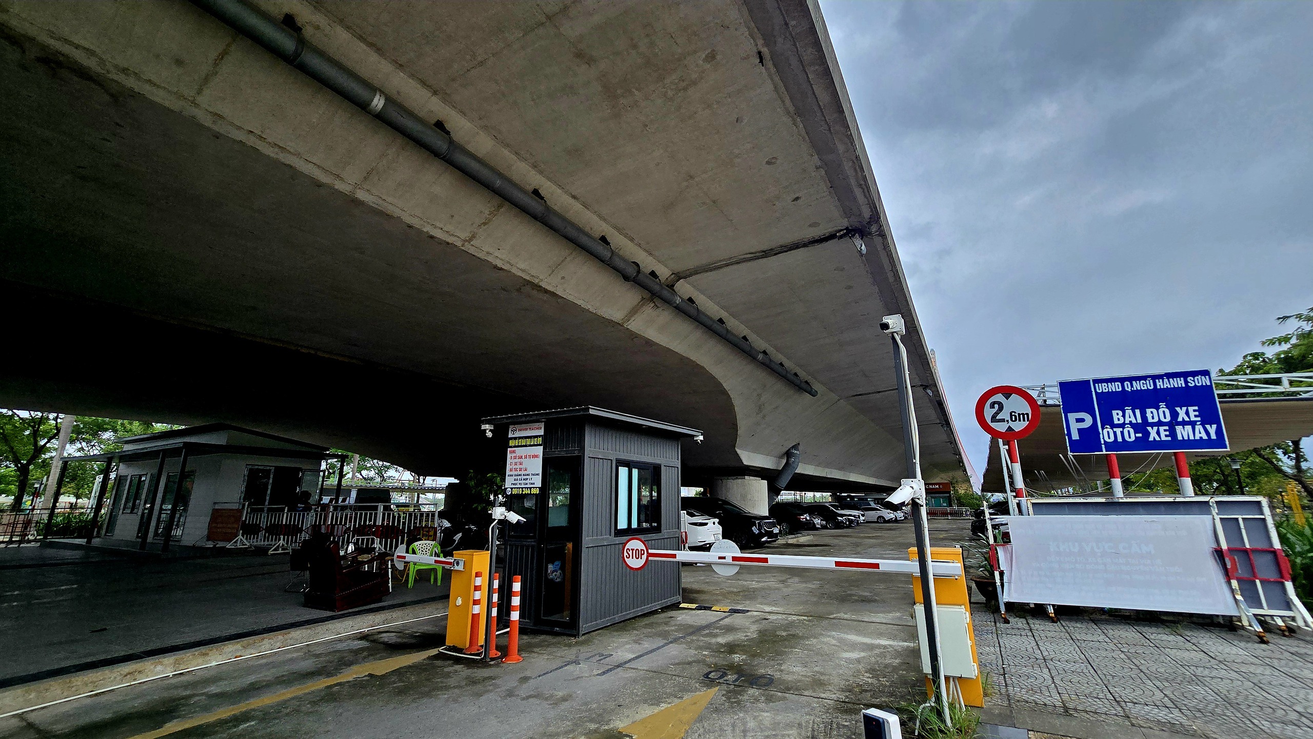 Điều gì đang diễn ra tại các gầm cầu Đà Nẵng? nguy cơ cháy nổ tiềm ẩn - Ảnh 7.