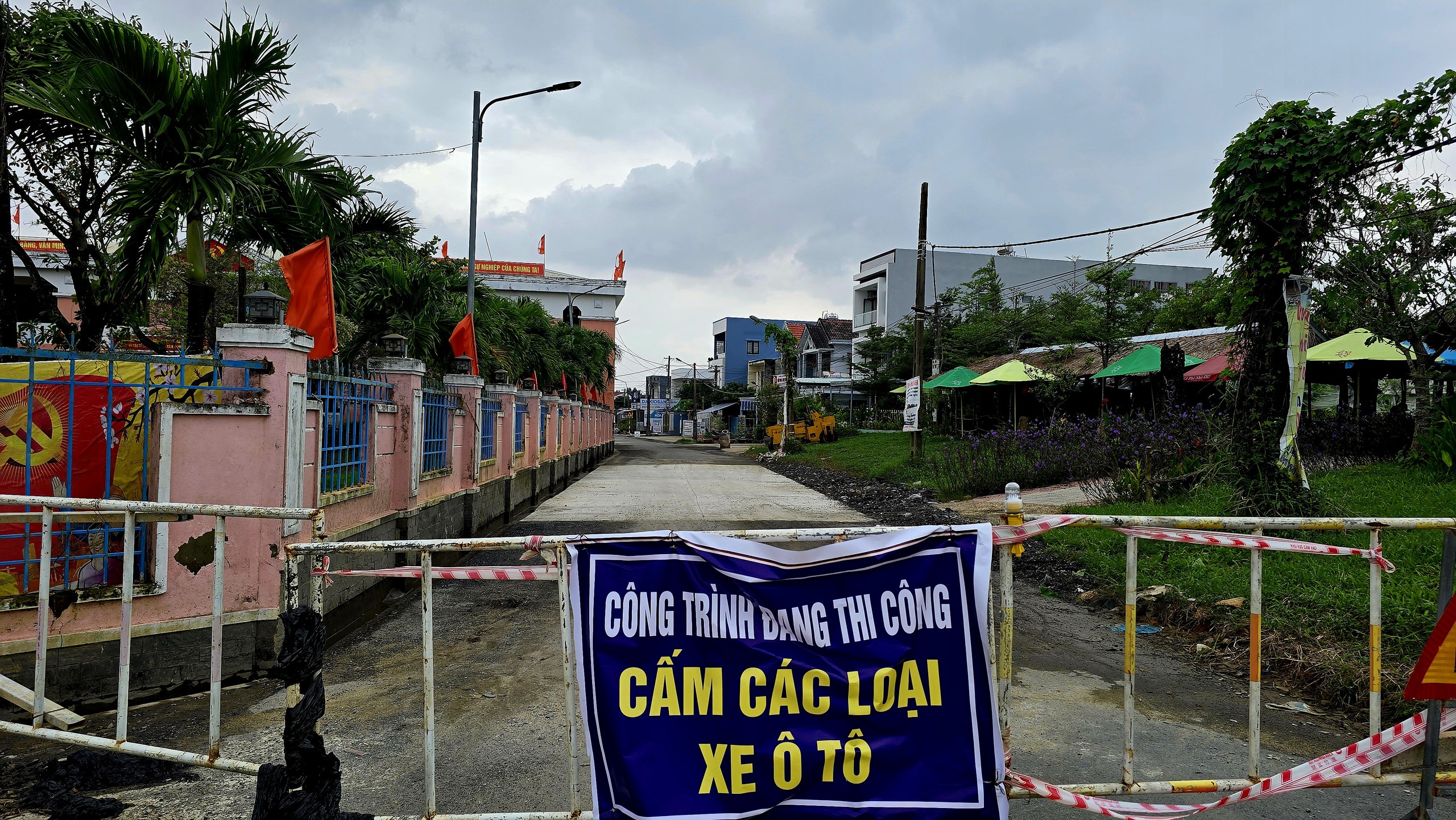 Cả làng đặt barie tự chế, ngăn xe né trạm BOT ở Đà Nẵng - Ảnh 11.