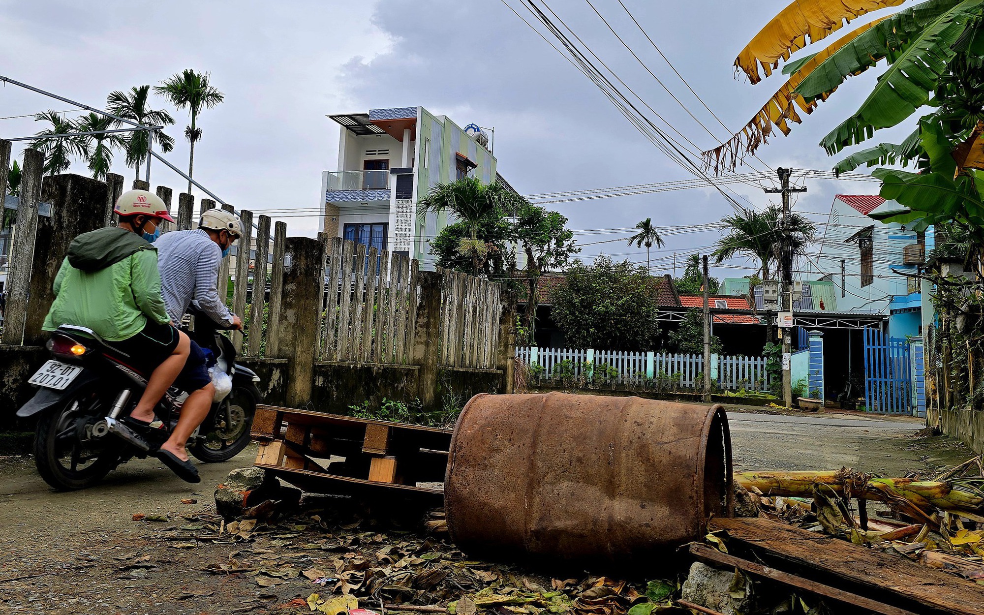 Vụ dựng barie tự chế, ngăn xe né trạm BOT ở Đà Nẵng: Cơ quan chức năng vào cuộc - Ảnh 2.