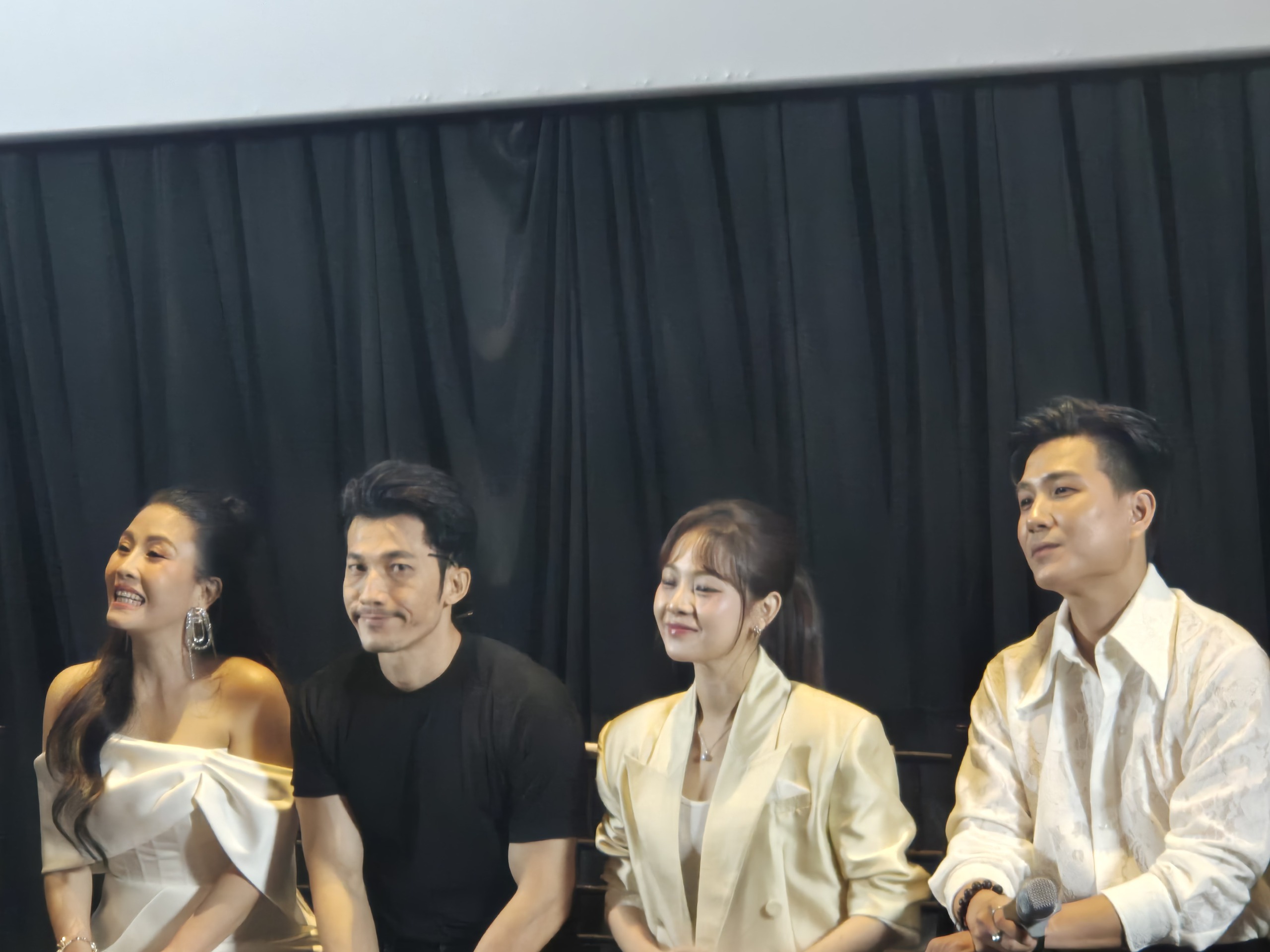 Kiều Oanh vui làm "dàn bao" cho Liên Bỉnh Phát, Tam Triều Dâng - Ảnh 3.