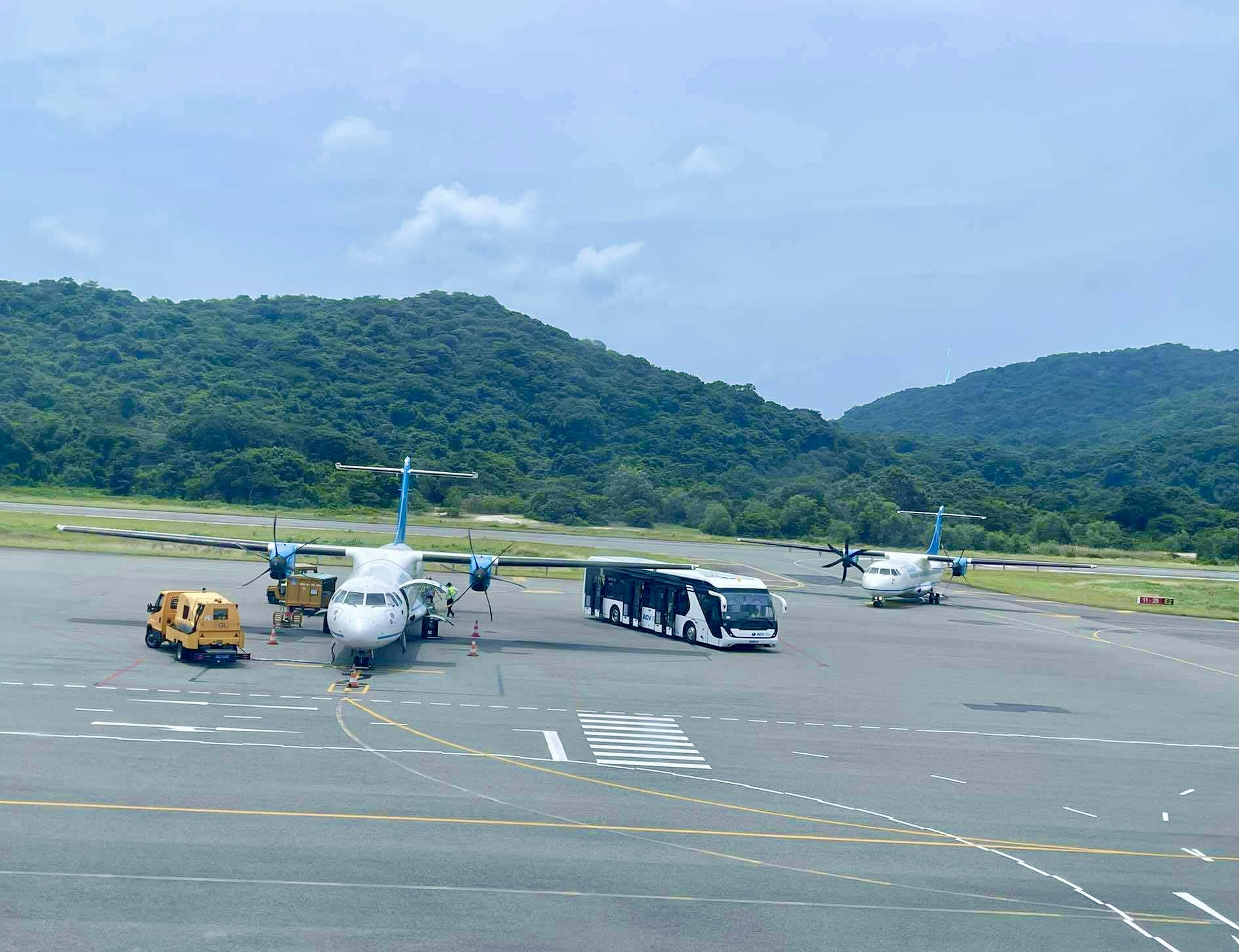 Vietjet Air khôi phục đường bay thẳng Côn Đảo từ Hà Nội và TP HCM - Ảnh 1. Vietjet Air khôi phục đường bay thẳng Côn Đảo từ Hà Nội và TP HCM - Ảnh 1.