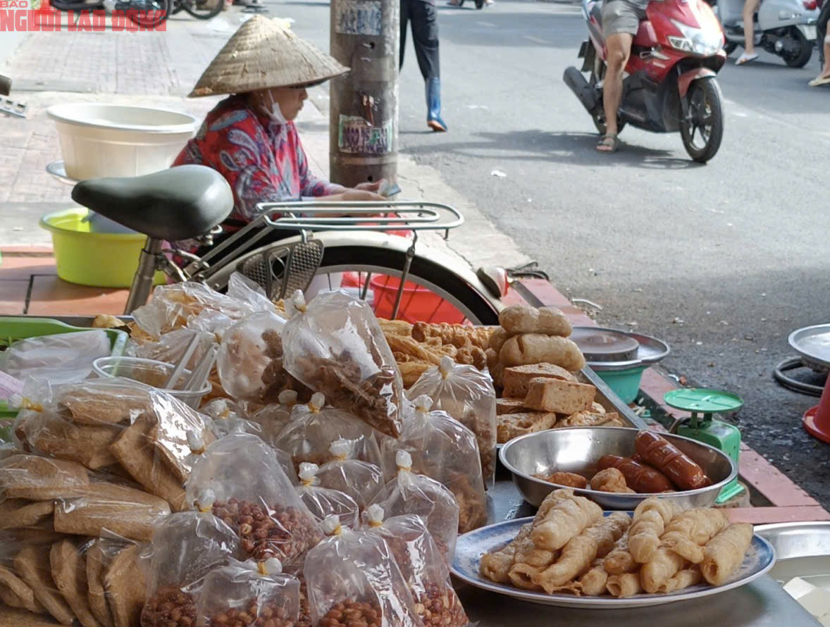 Khuyến cáo quan trọng từ sở An toàn thực phẩm TP HCM sau vụ ngộ độc bánh mì - Ảnh 2. Khuyến cáo quan trọng từ sở An toàn thực phẩm TP HCM sau vụ ngộ độc bánh mì - Ảnh 2.