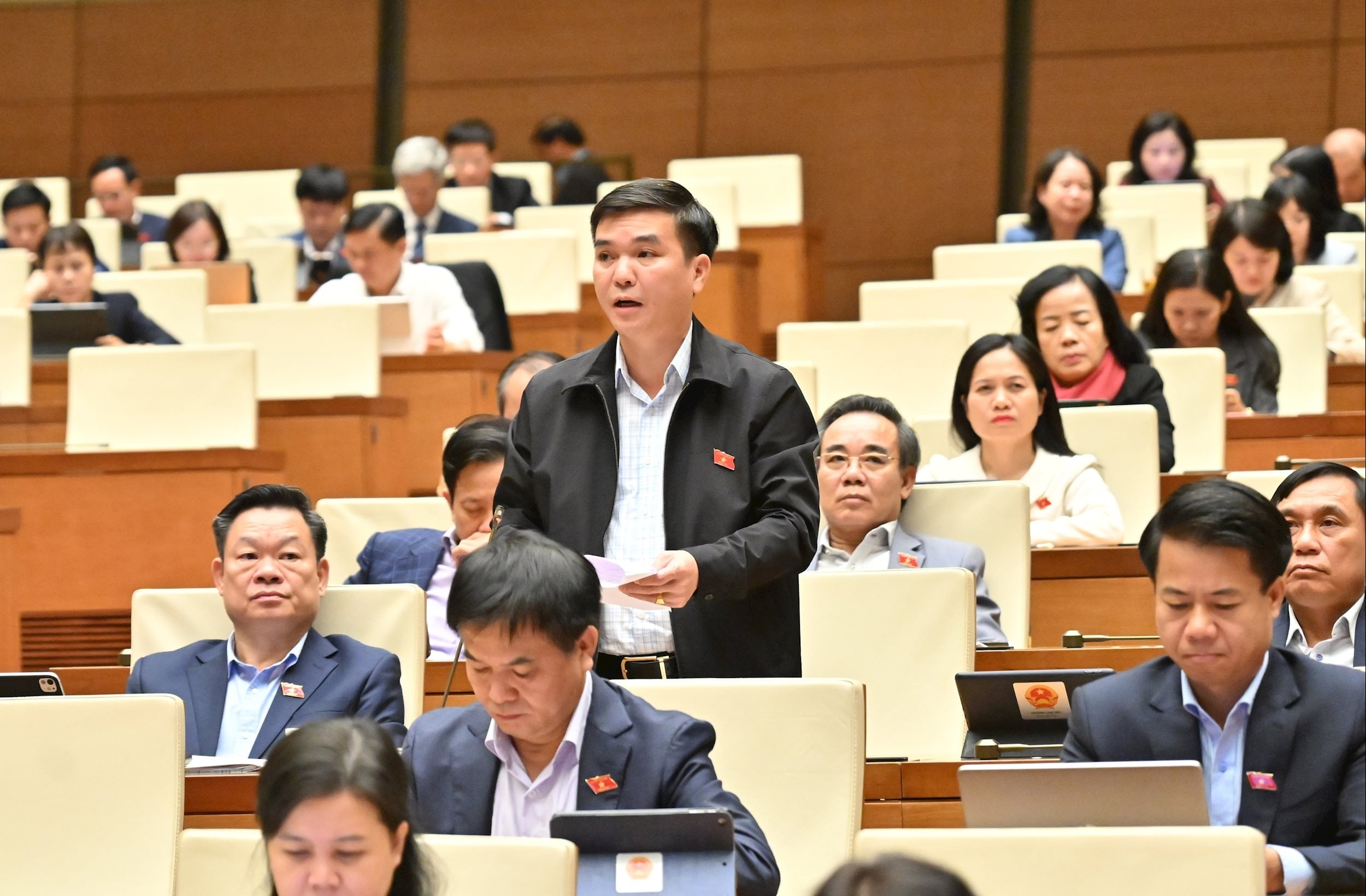 Cần cấm tuyệt đối ép mua bảo hiểm khi vay ngân hàng - Ảnh 1. Cần cấm tuyệt đối ép mua bảo hiểm khi vay ngân hàng - Ảnh 1.