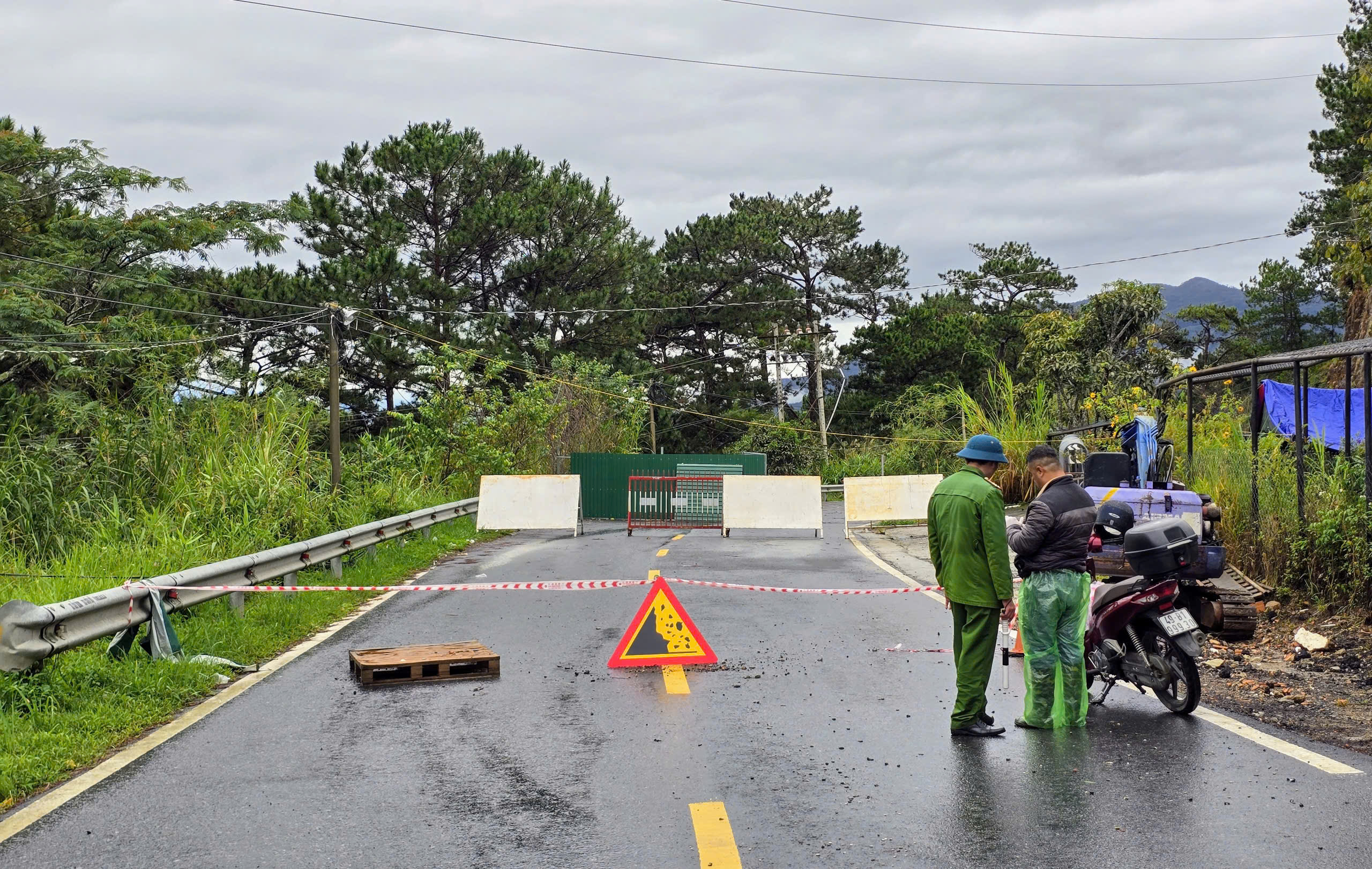 Toàn cảnh những tuyến đèo kết nối Đà Lạt với vùng biển đang sạt lở - Ảnh 11.