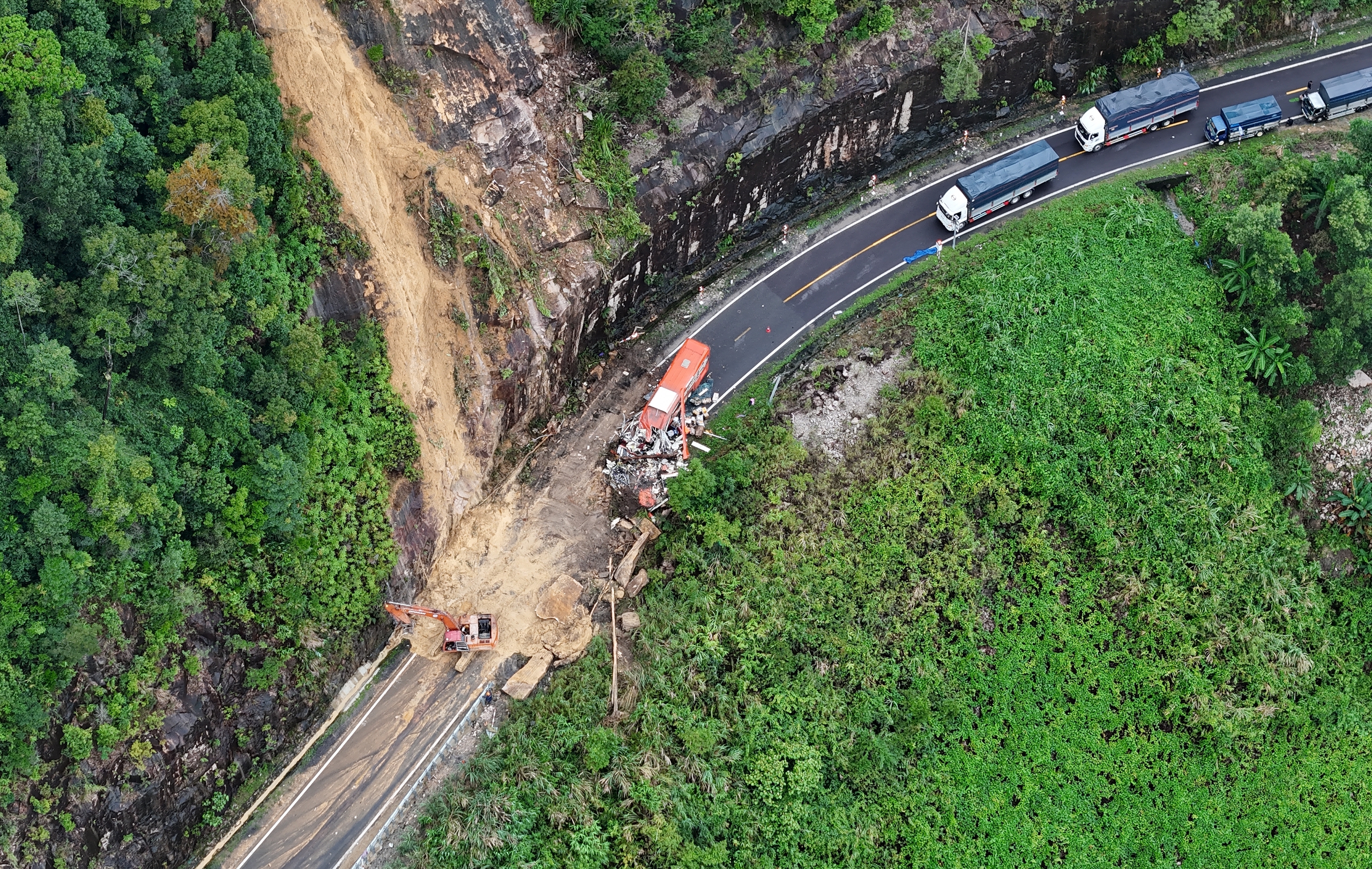 Toàn cảnh những tuyến đèo kết nối Đà Lạt với vùng biển đang sạt lở - Ảnh 3.
