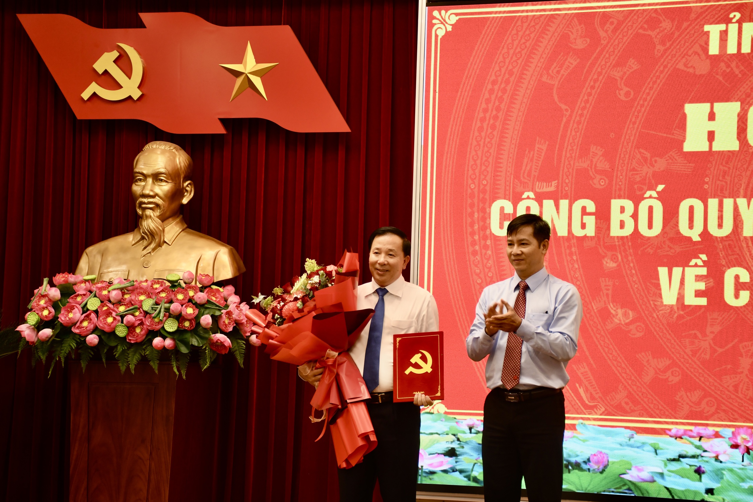 Ông Nguyễn Văn Út giữ chức Phó Bí thư Tỉnh ủy Đồng Nai nhiệm kỳ 2025 - 2030 - Ảnh 1. Ông Nguyễn Văn Út giữ chức Phó Bí thư Tỉnh ủy Đồng Nai nhiệm kỳ 2025 - 2030 - Ảnh 1.