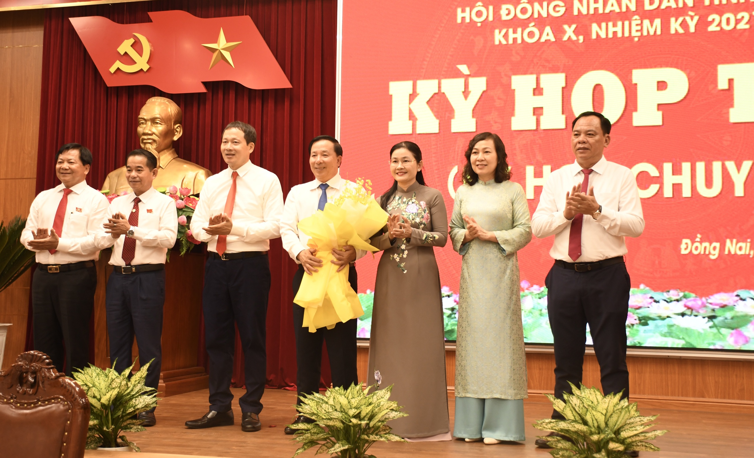 Ông Nguyễn Văn Út được bầu làm Chủ tịch UBND tỉnh Đồng Nai nhiệm kỳ 2021 - 2026 - Ảnh 1.