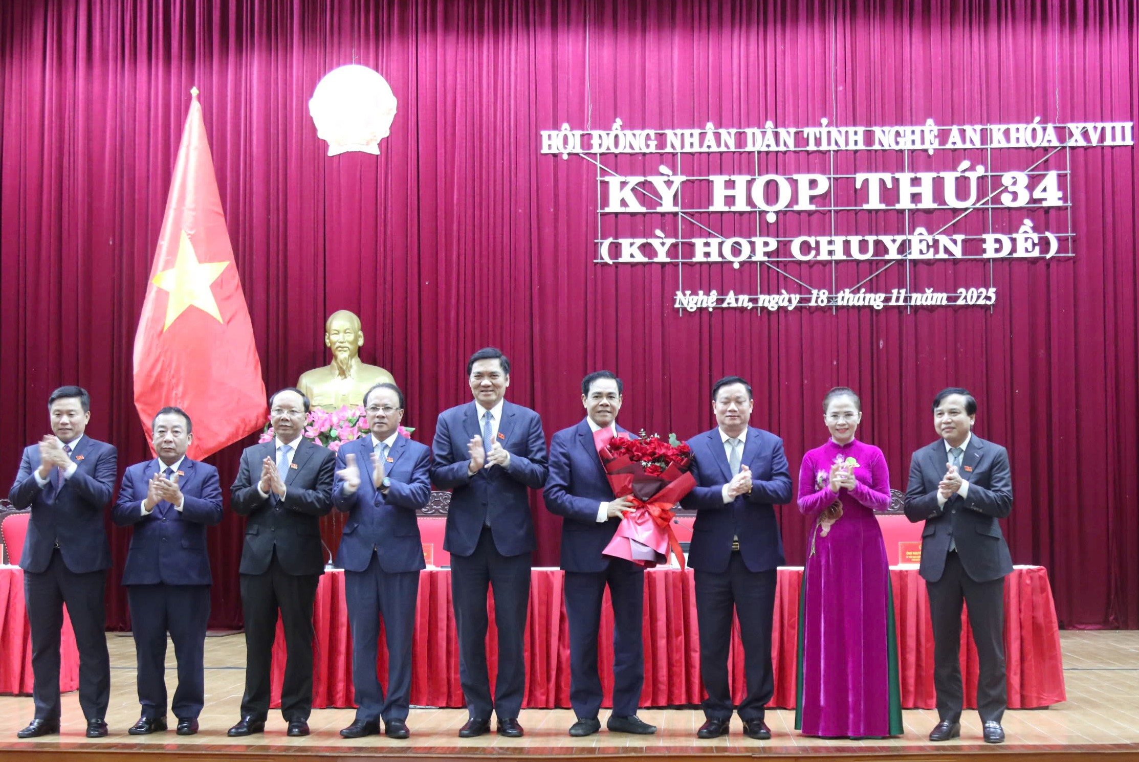 Ông Võ Trọng Hải được bầu giữ chức Chủ tịch UBND tỉnh Nghệ An - Ảnh 2.