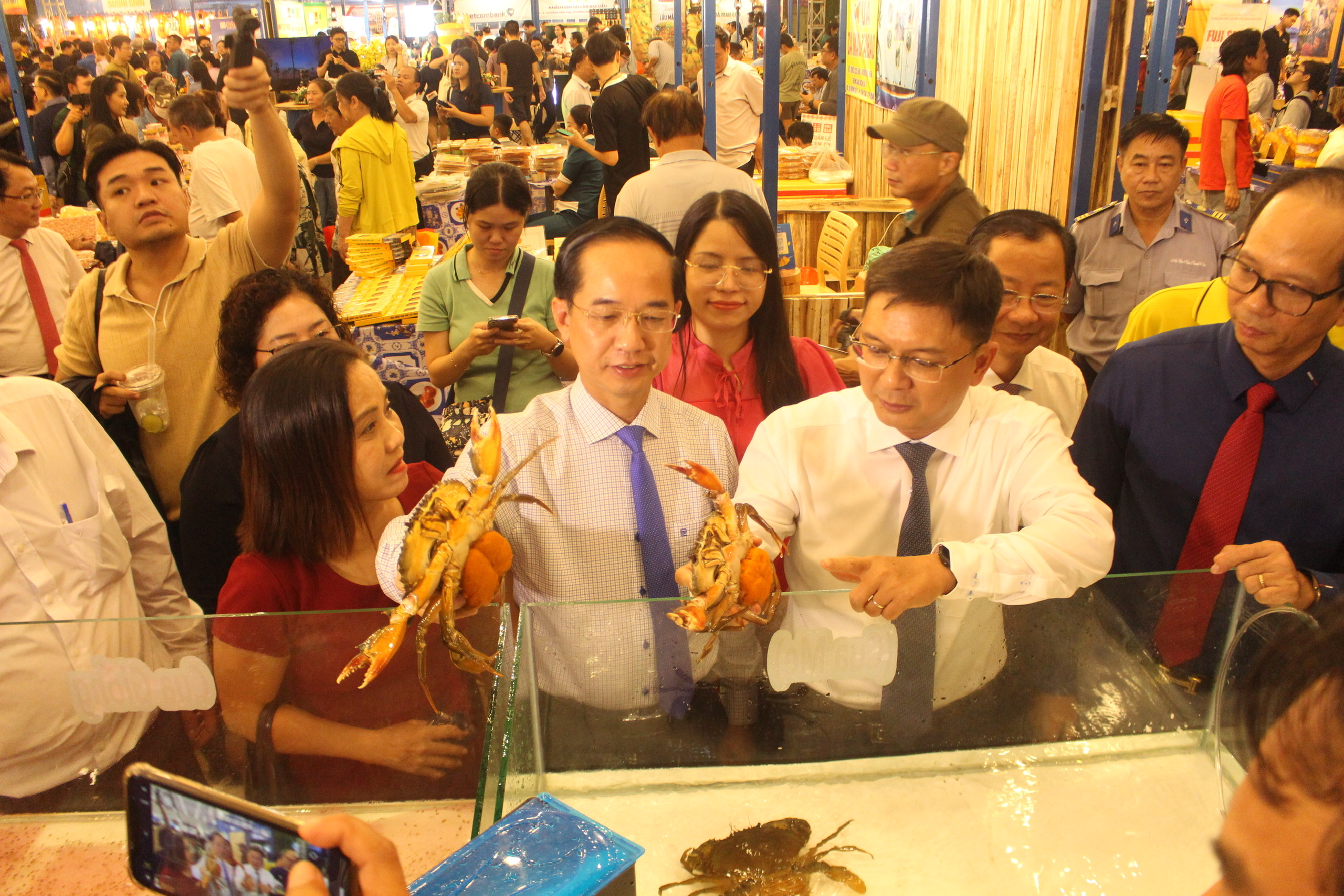 Khai mạc Lễ hội Ẩm thực Ngày hội Cua Cà Mau 2025 tại TP HCM  - Ảnh 4.