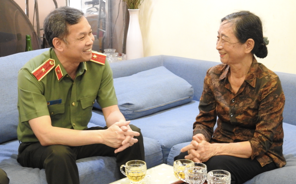 Công an TPHCM điều tra vụ người đàn ông ở Khánh Hội bị lừa đảo - Ảnh 1.