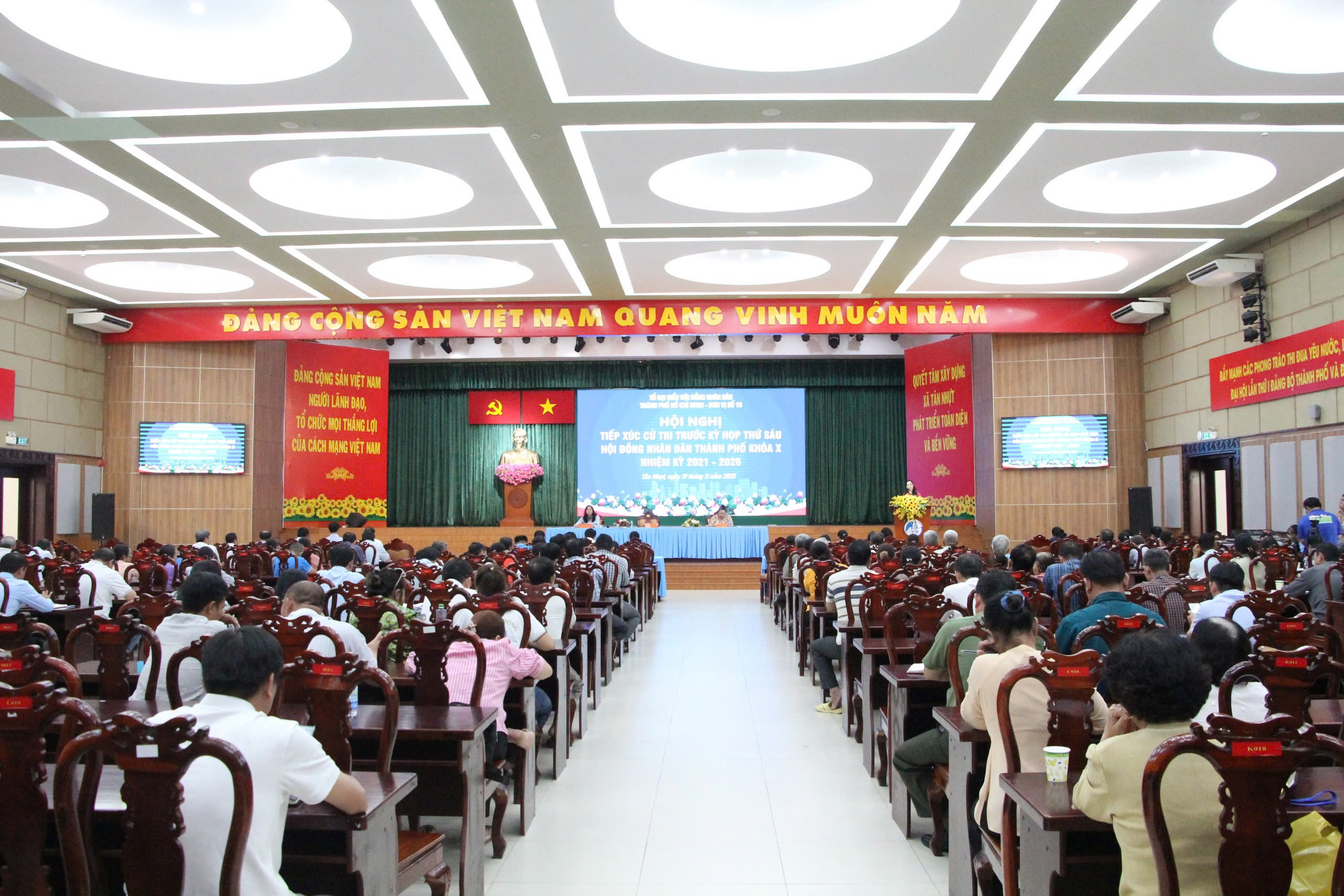 Cử tri TP HCM kiến nghị nhiều vấn đề dân sinh cấp bách - Ảnh 1.