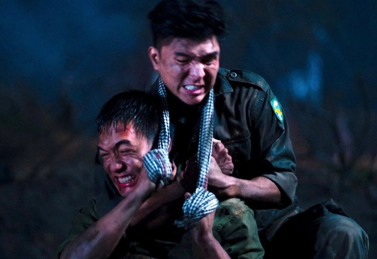 Đạo diễn Đặng Thái Huyền kể chuyện tâm linh khi quay "Mưa đỏ" - Ảnh 2.