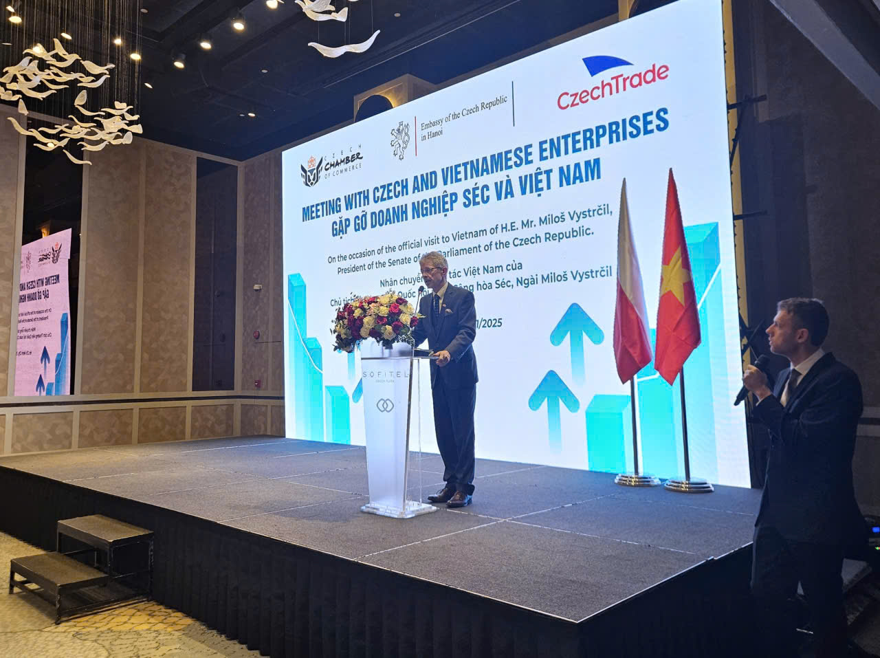 TP HCM mời gọi doanh nghiệp Séc đầu tư vào công nghệ cao và hạ tầng giao thông - Ảnh 2. TP HCM mời gọi doanh nghiệp Séc đầu tư vào công nghệ cao và hạ tầng giao thông - Ảnh 2.