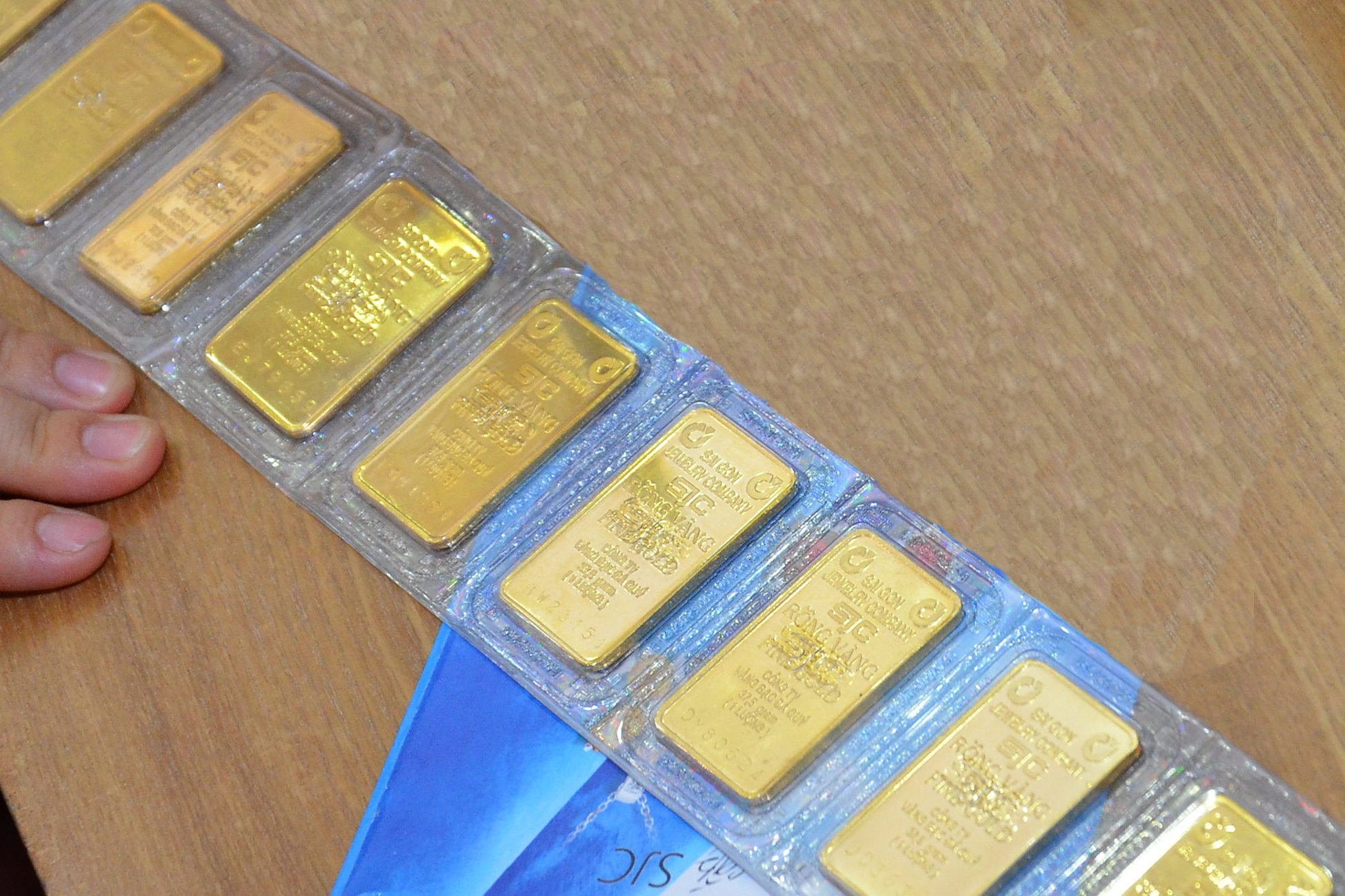 Giá vàng hôm nay 20-11: Đảo chiều lao dốc - Ảnh 1.