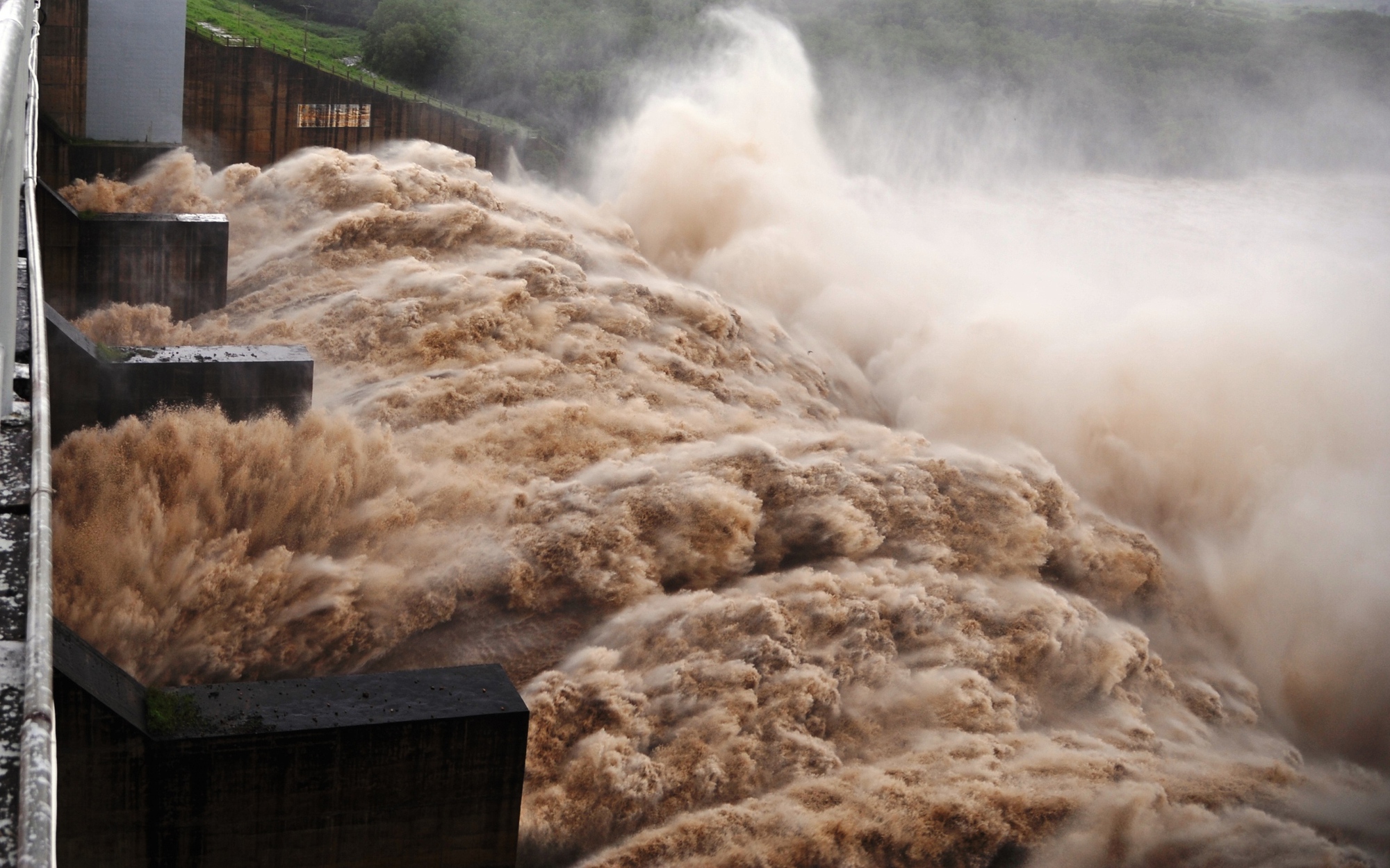 Nhà máy thủy điện Buôn Kuốp xả lũ khẩn cấp: Cảnh báo vùng hạ du Sêrêpốk - Ảnh 2. Nhà máy thủy điện Buôn Kuốp xả lũ khẩn cấp: Cảnh báo vùng hạ du Sêrêpốk - Ảnh 2.