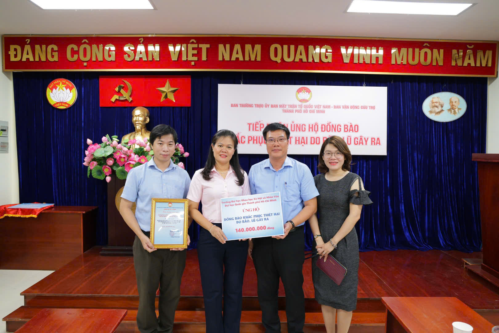 Trường ĐH KHXH&NV TP HCM ủng hộ 140 triệu đồng hỗ trợ thầy cô và đồng bào vùng bão lũ nhân dịp 20/11 - Ảnh 1.