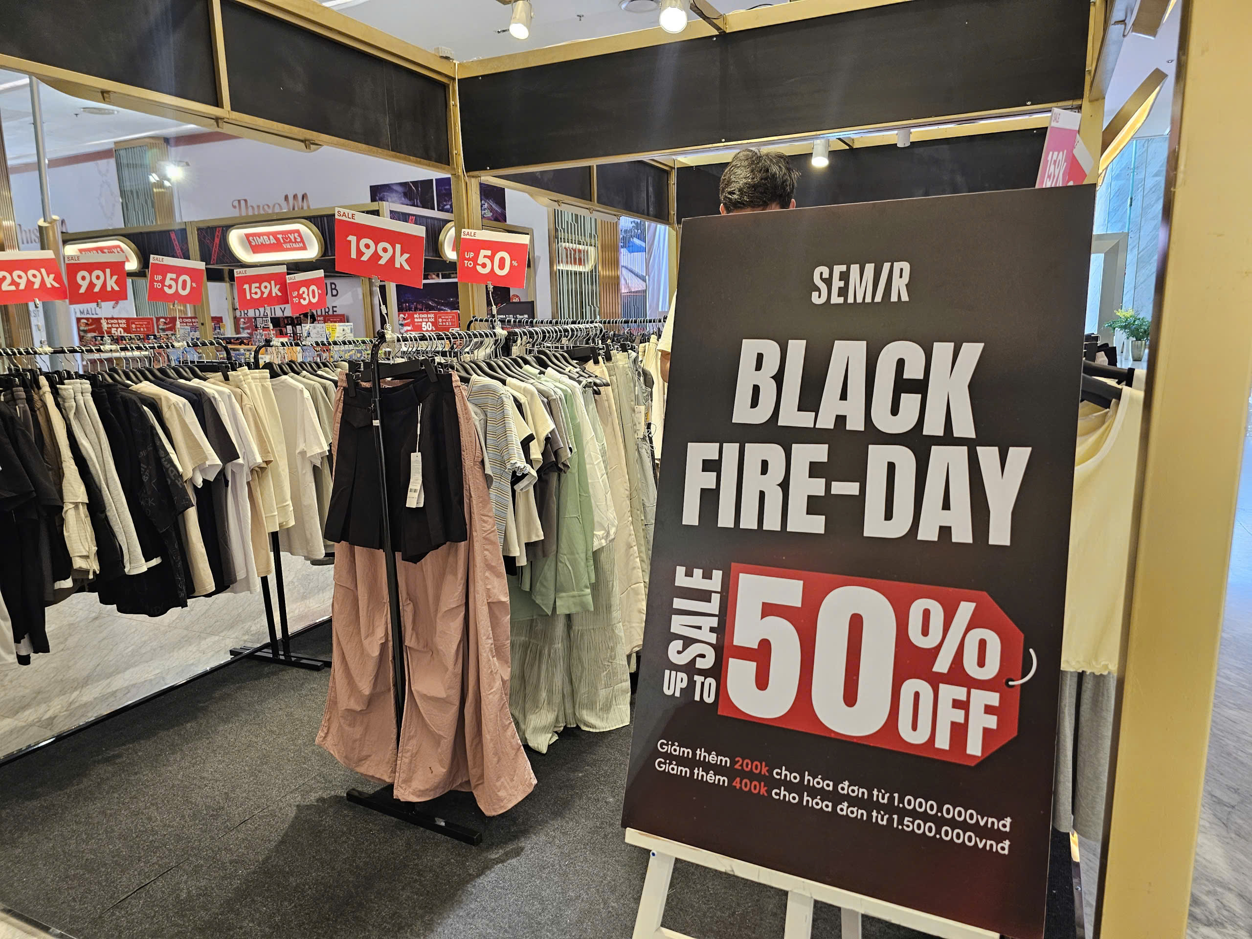 Khám phá Black Friday 2025: Giảm giá sốc từ 50 - 70 % tại TP HCM - Ảnh 6.