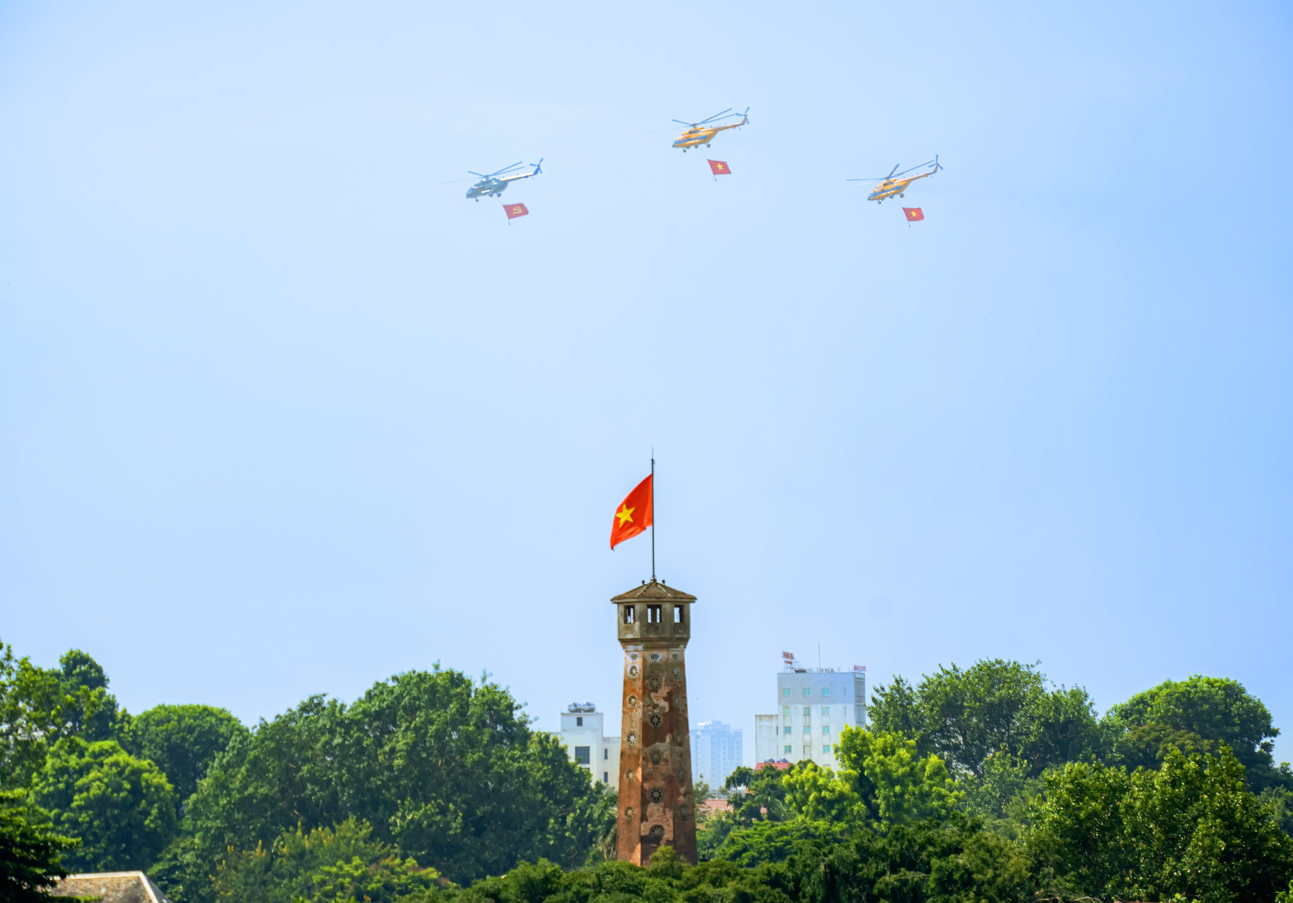 Ảnh đẹp trong tuần: Những bức ảnh ấn tượng về cờ Tổ quốc - Ảnh 1. Ảnh đẹp trong tuần: Những bức ảnh ấn tượng về cờ Tổ quốc - Ảnh 1.