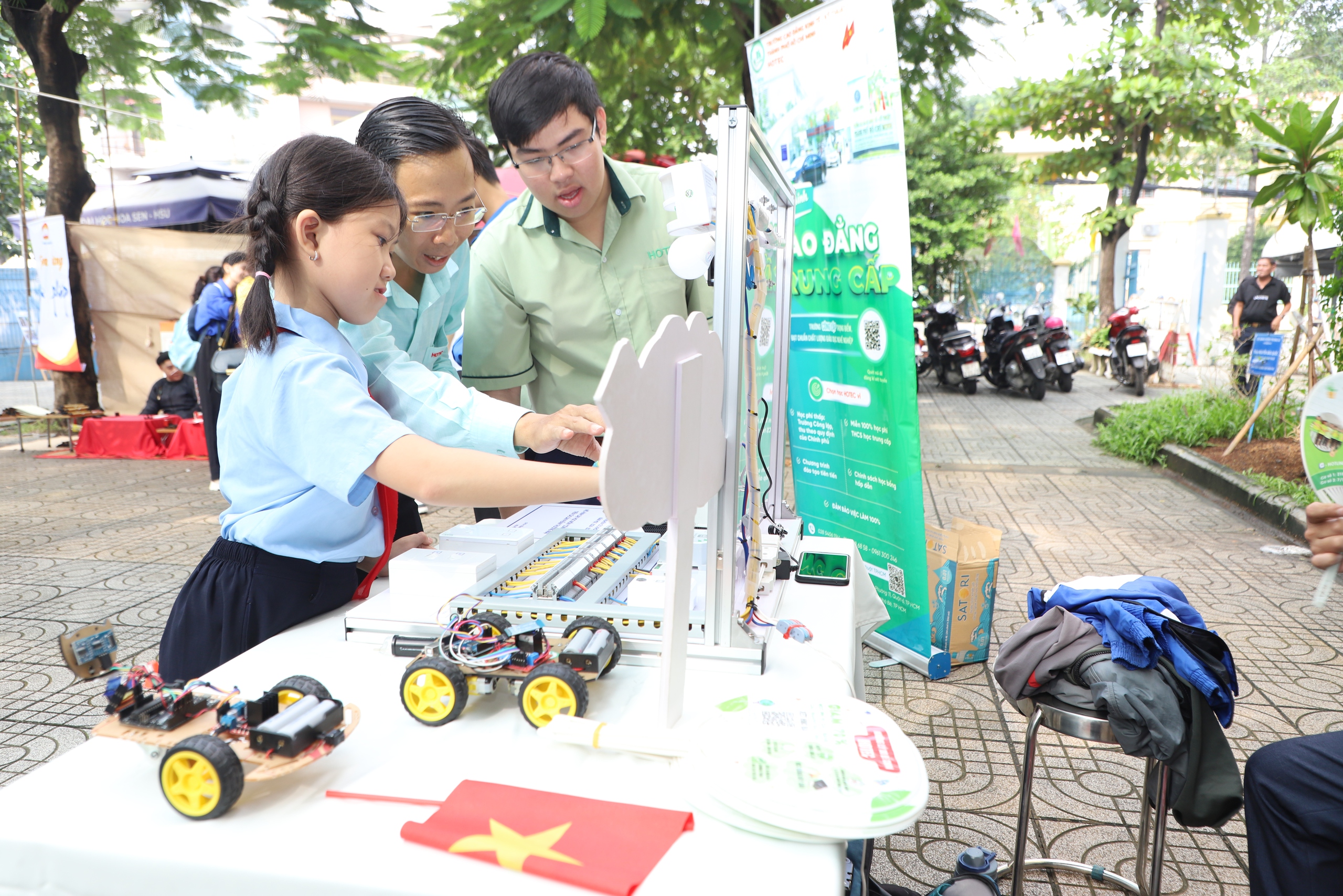 Phó Bí thư Thường trực Thành ủy TP HCM dự Ngày hội Đại đoàn kết phường Bình Phú - Ảnh 11.