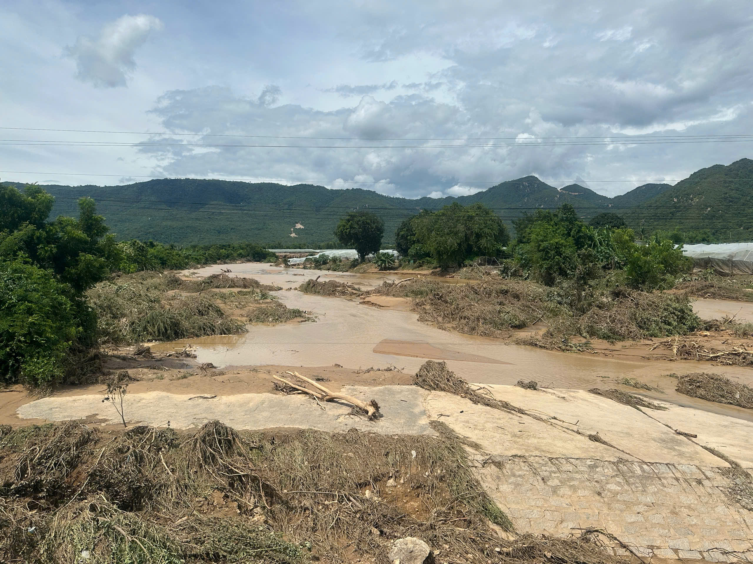 Hồ chứa nước gây chết người ở Lâm Đồng chưa được cấp phép xây dựng - Ảnh 3.