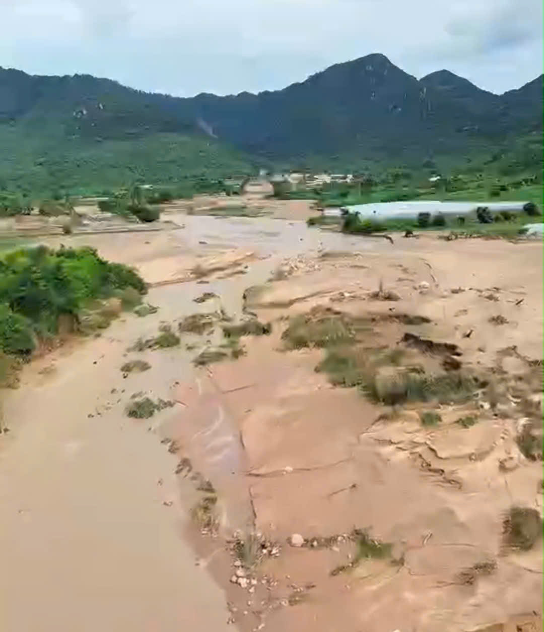 Hồ chứa nước gây chết người ở Lâm Đồng chưa được cấp phép xây dựng - Ảnh 2.