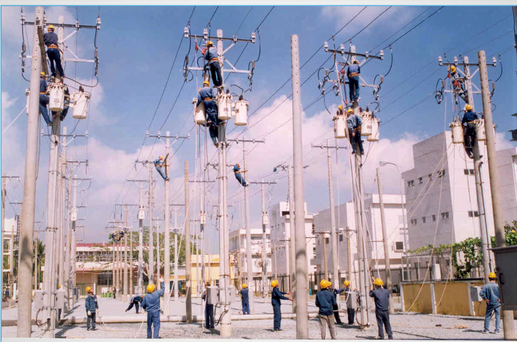 Kỷ niệm ngày 20-11: Dấu ấn 49 năm của Trường Cao đẳng Điện lực Thành phố Hồ Chí Minh - Ảnh 4.