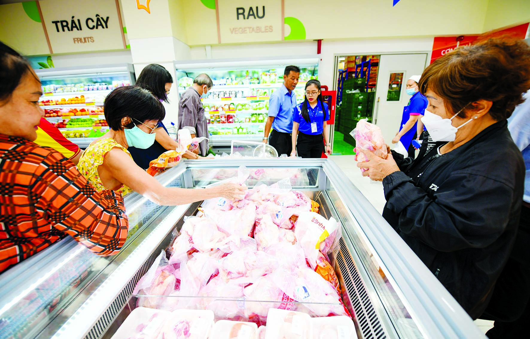 Saigon Co.op giảm giá thịt, cá, rau củ đến 30% giữa lúc giá thực phẩm tăng vọt - Ảnh 2.