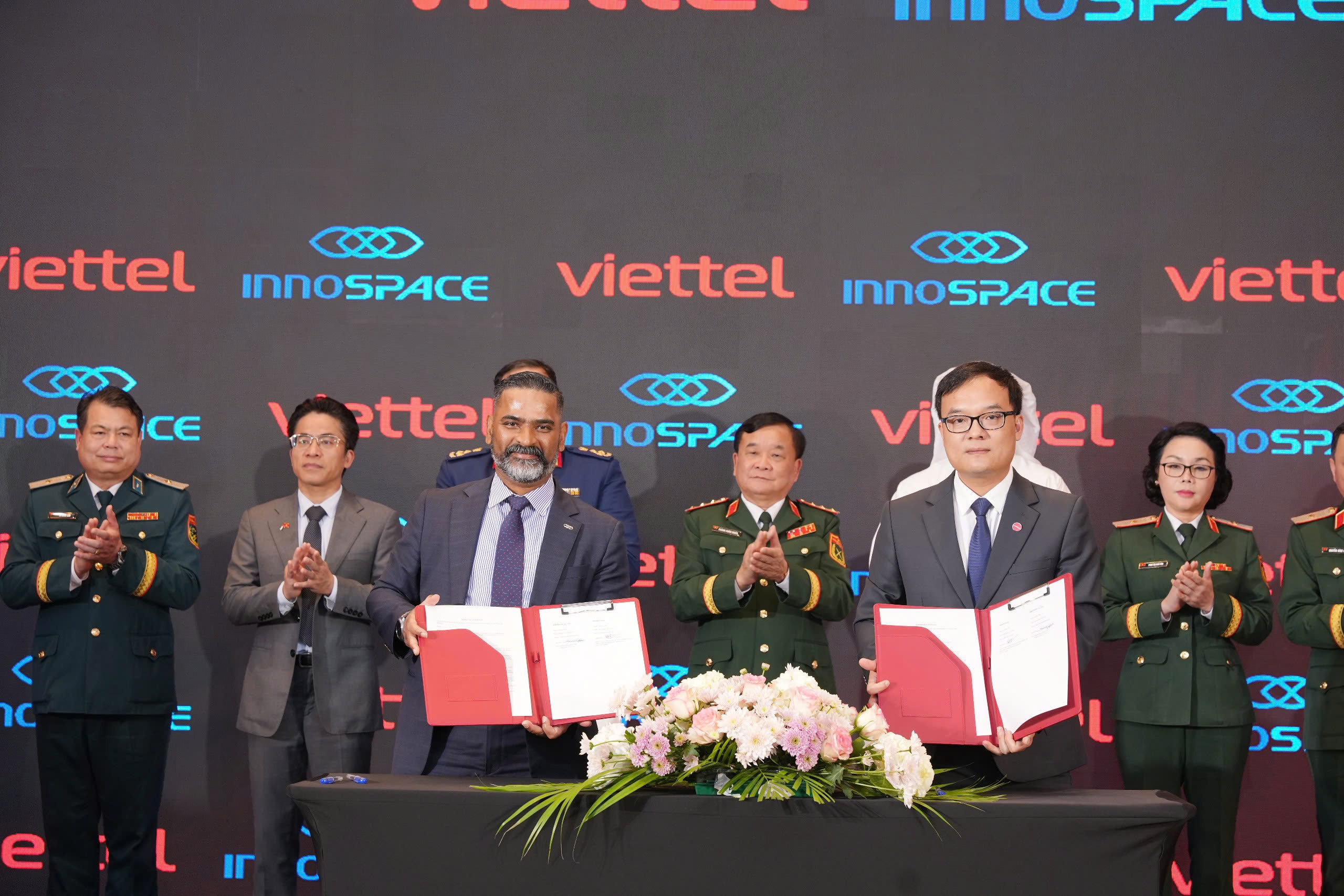  Thứ trưởng Bộ Quốc phòng Hoàng Xuân Chiến dự lễ khai trương Văn phòng đại diện Viettel tại UAE - Ảnh 3.