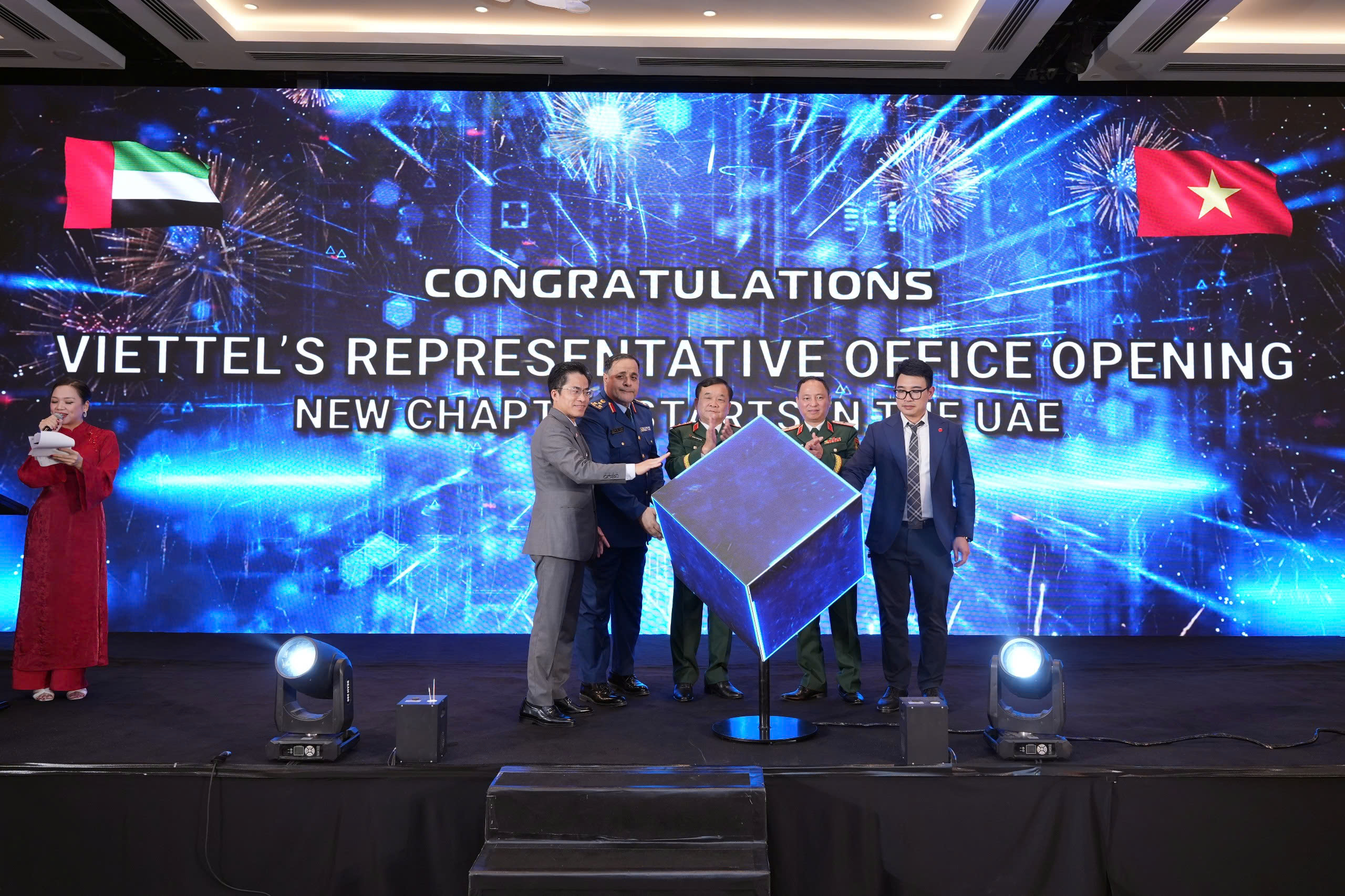  Thứ trưởng Bộ Quốc phòng Hoàng Xuân Chiến dự lễ khai trương Văn phòng đại diện Viettel tại UAE - Ảnh 1.
