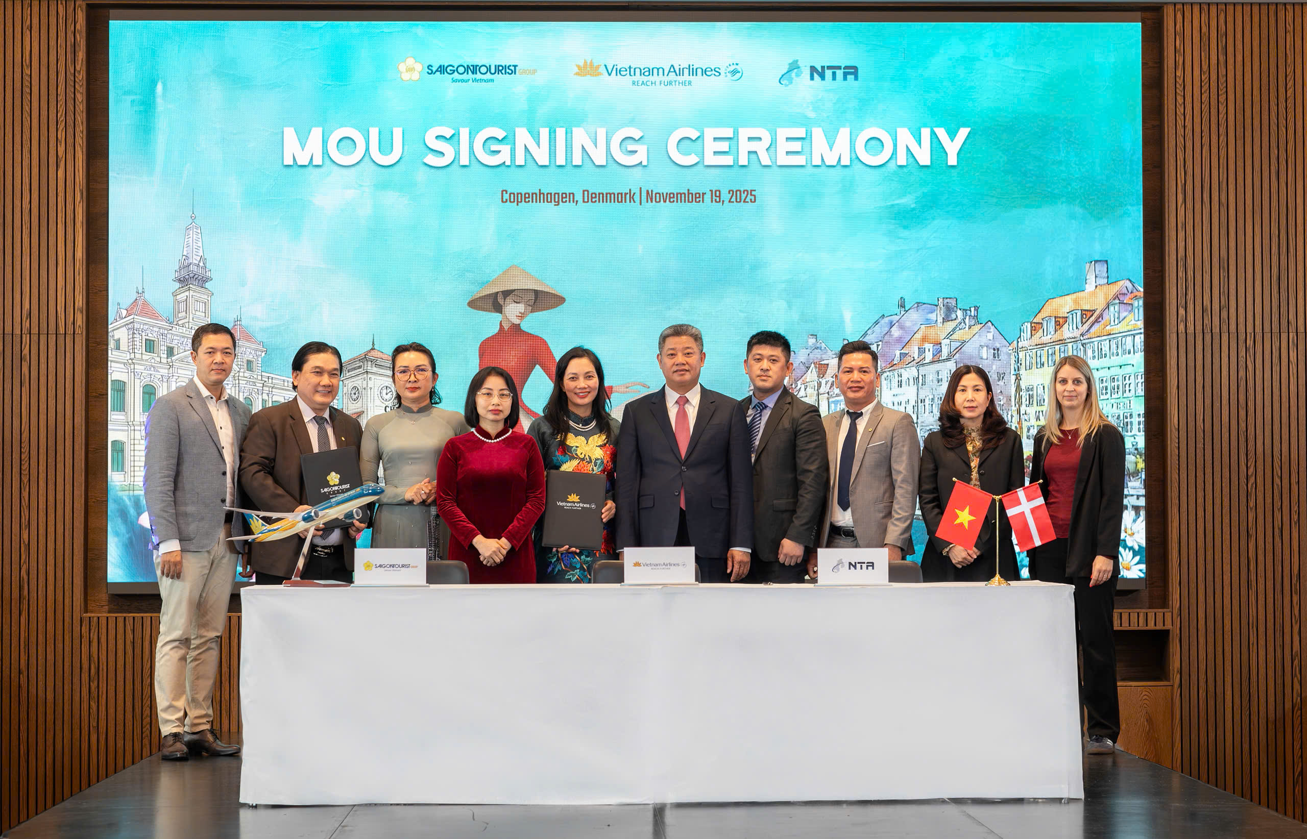 Saigontourist Group - Vietnam Airlines - Sở Du lịch TP HCM xúc tiến du lịch Việt Nam tại Đan Mạch - Ảnh 1. Saigontourist Group - Vietnam Airlines - Sở Du lịch TP HCM xúc tiến du lịch Việt Nam tại Đan Mạch - Ảnh 1.