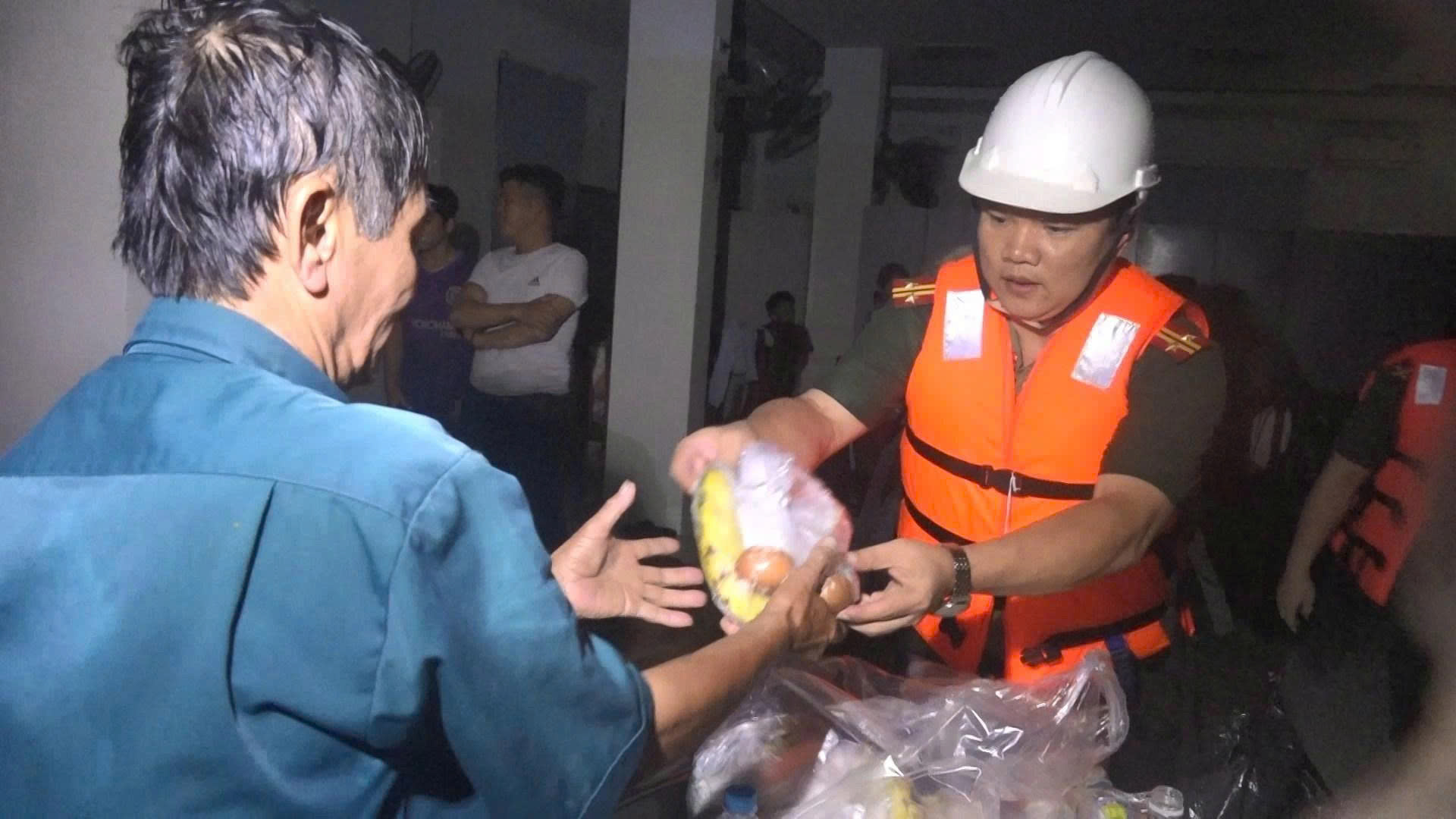 Thắp lên tinh thần tương ái - Ảnh 1.