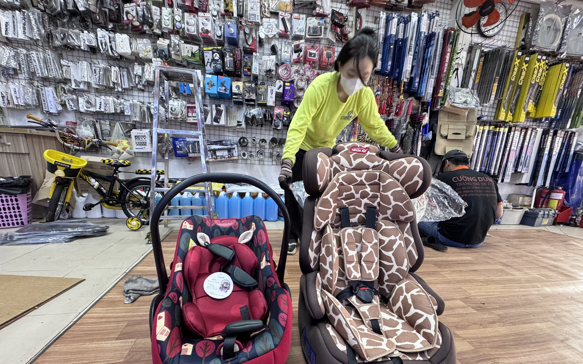 Thực hư ghế ngồi ô tô cho trẻ em giảm mạnh gần 50 % trên thị trường - Ảnh 3.