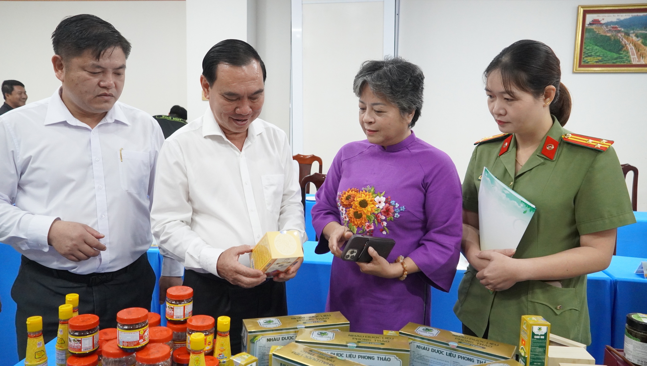 Livestream quảng bá sản phẩm OCOP TP HCM 2025 kết nối giao thương hiệu quả - Ảnh 2.