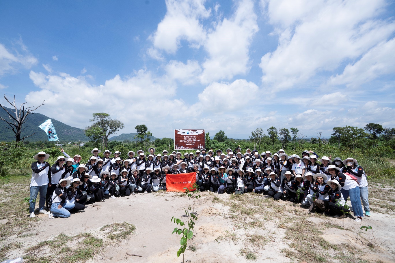 Central Retail nhận giải thưởng “Top 100 Nơi làm việc tốt nhất Việt Nam” 2025 - Ảnh 3.