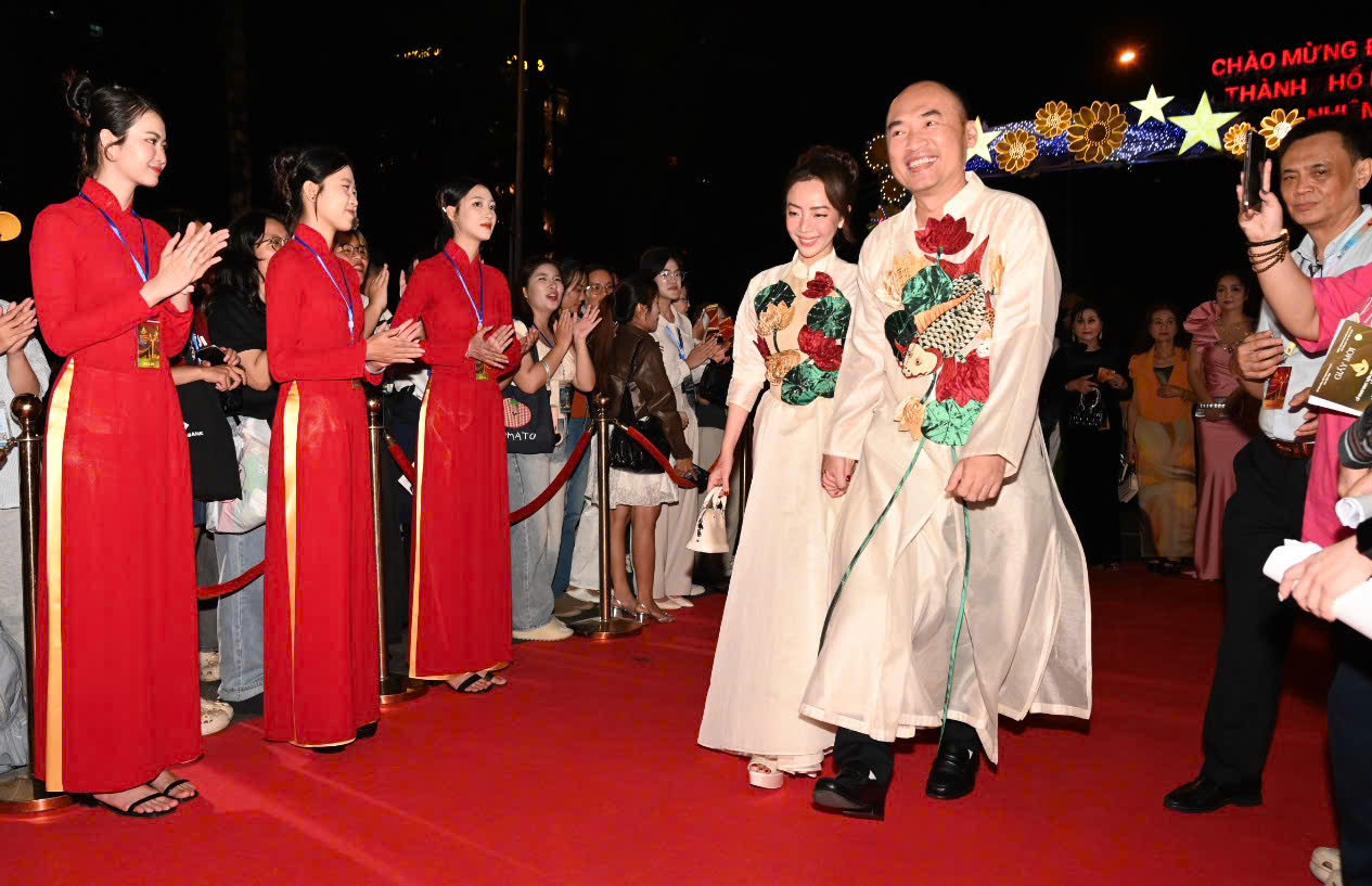 Vợ chồng Thu Trang – Tiến Luật, Lý Hải – Minh Hà đẹp đôi thảm đỏ - Ảnh 6.