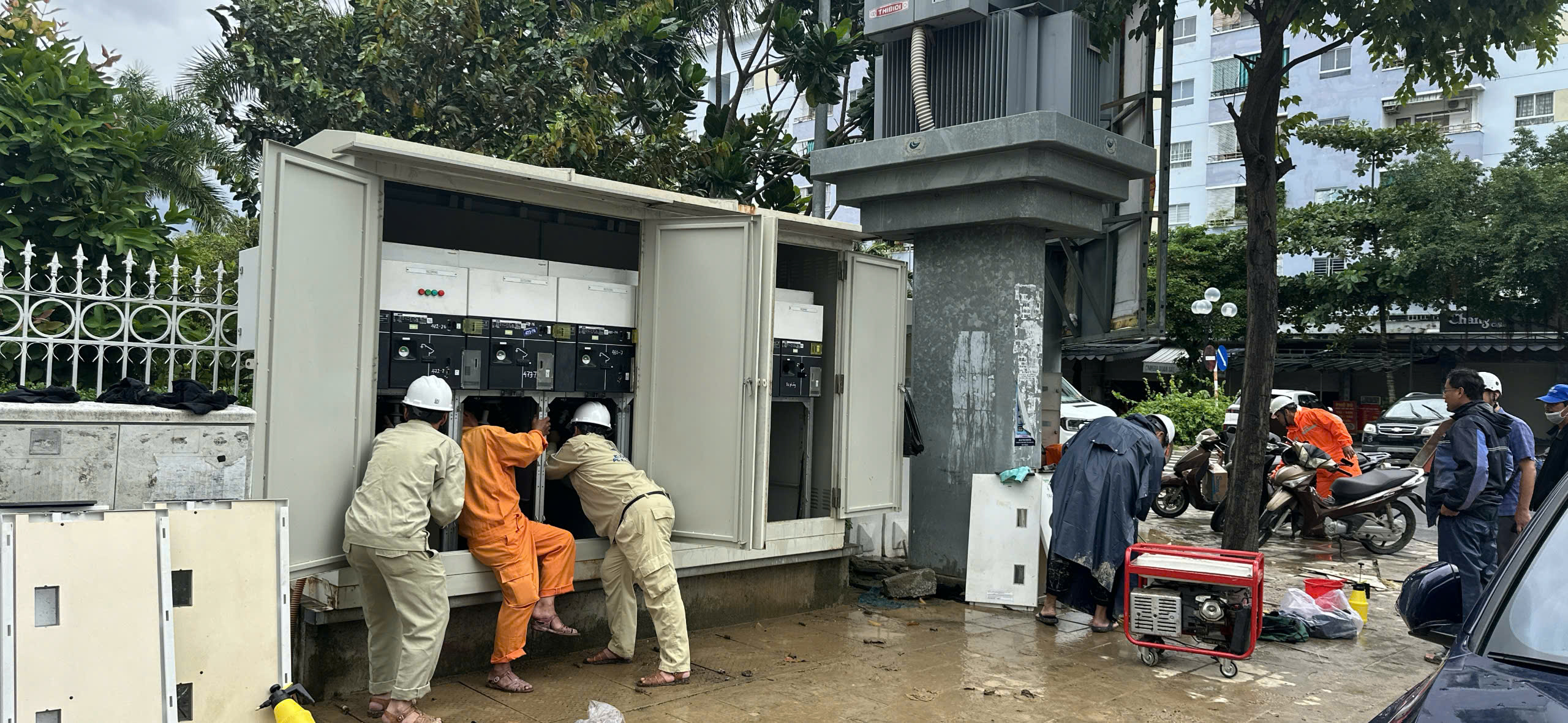 Khôi phục điện cho 881 . 000 Khách hàng miền Trung sau mưa lũ nghiêm trọng - Ảnh 6.