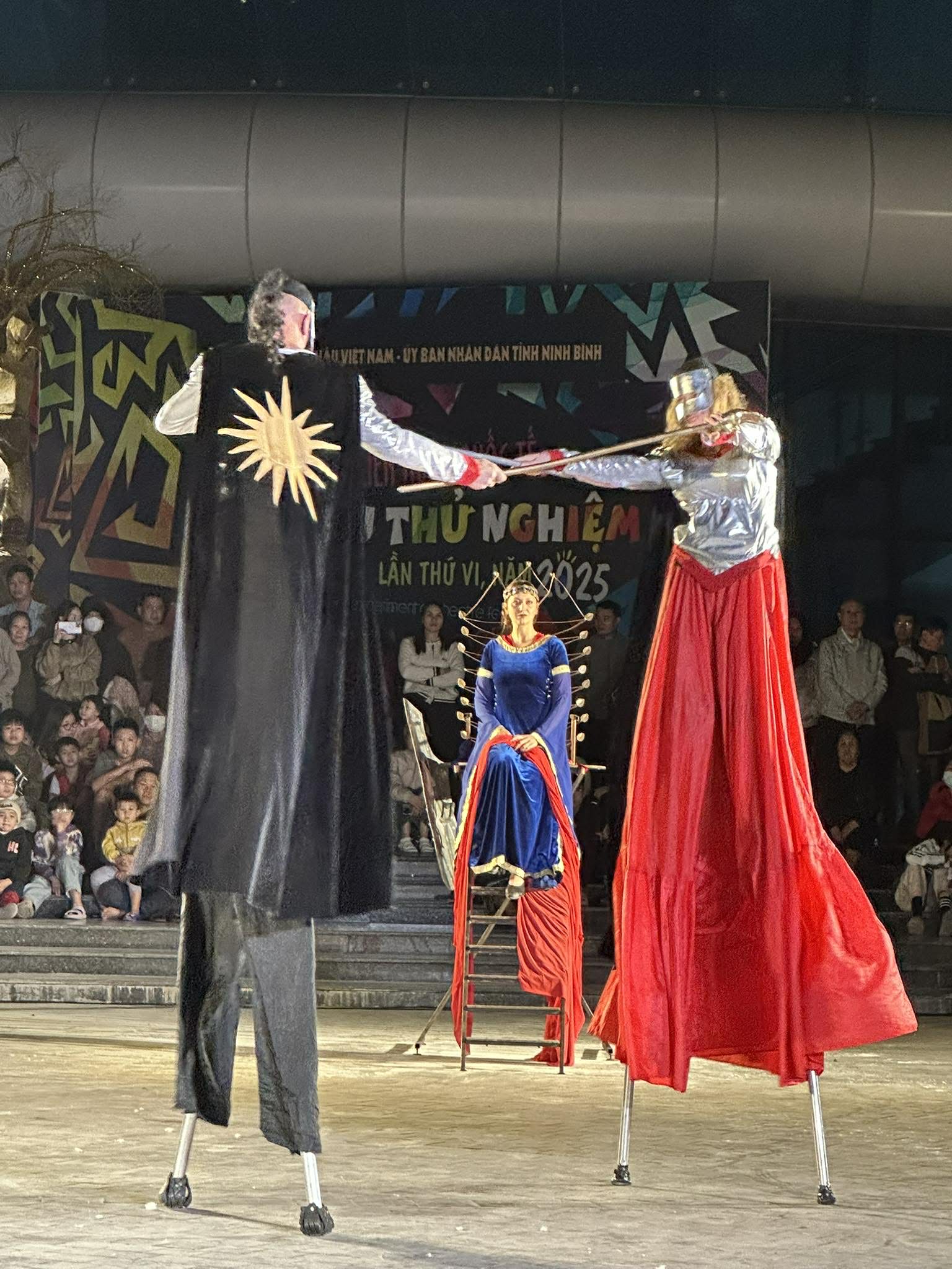 "Mối tình thi vị" – Khi sân khấu bước ra đường phố để chạm vào trái tim cộng đồng - Ảnh 8.