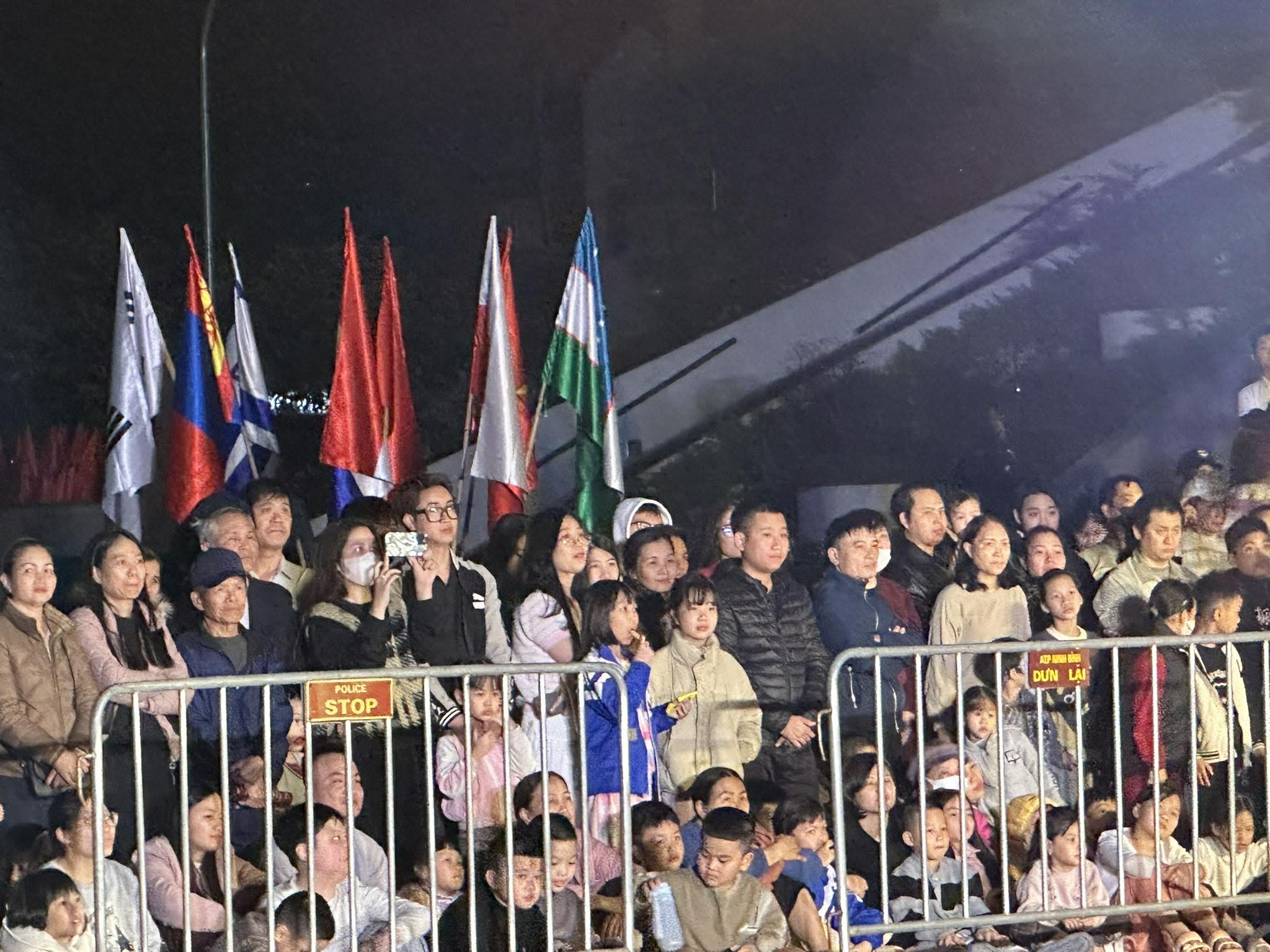 "Mối tình thi vị" – Khi sân khấu bước ra đường phố để chạm vào trái tim cộng đồng - Ảnh 6.